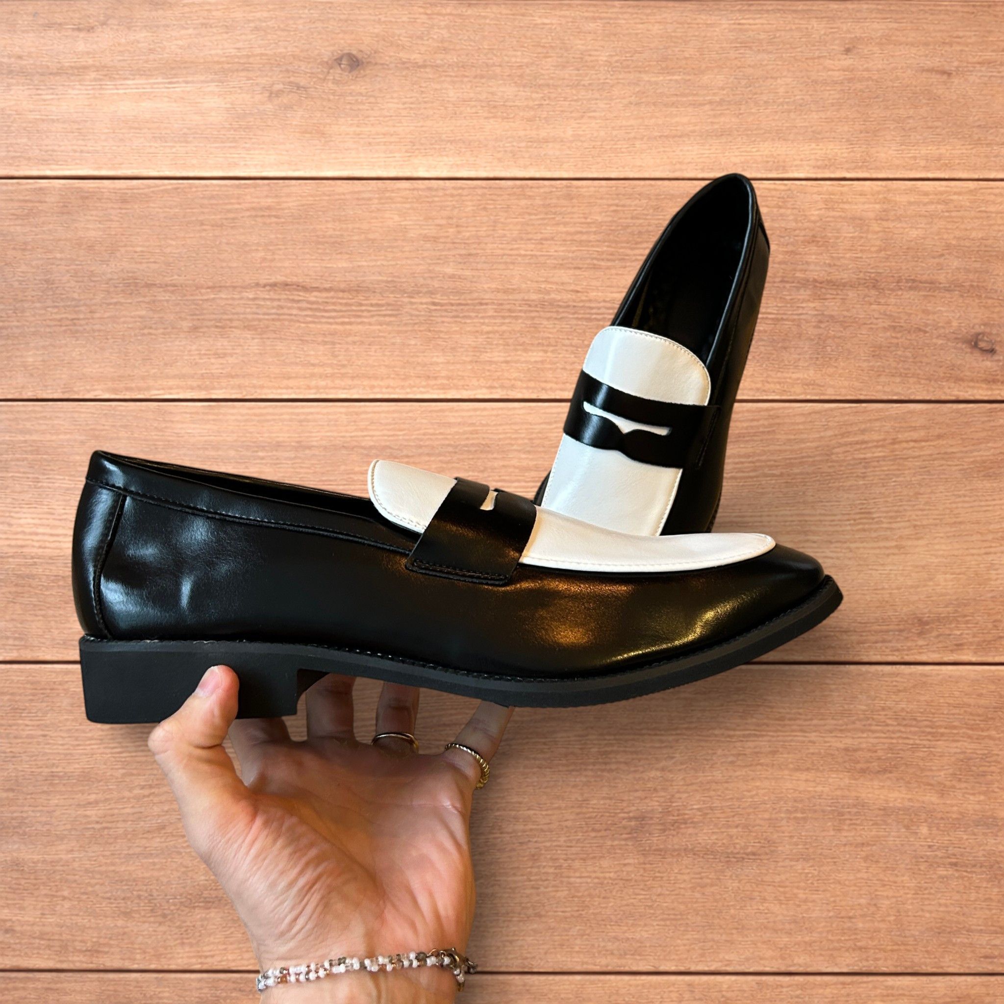 Japanese Brand Classic style penny loafers shoes in black and white design. Size US 11 / EU 44 - 4 Thumbnail