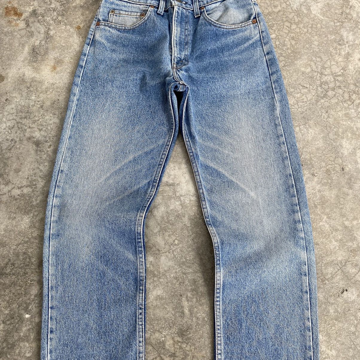 Levi's Size 28x28 Vintage 80’s Levi’s 505 Faded Blue Denim Jeans Size US 28 / EU 44 - 5 Thumbnail