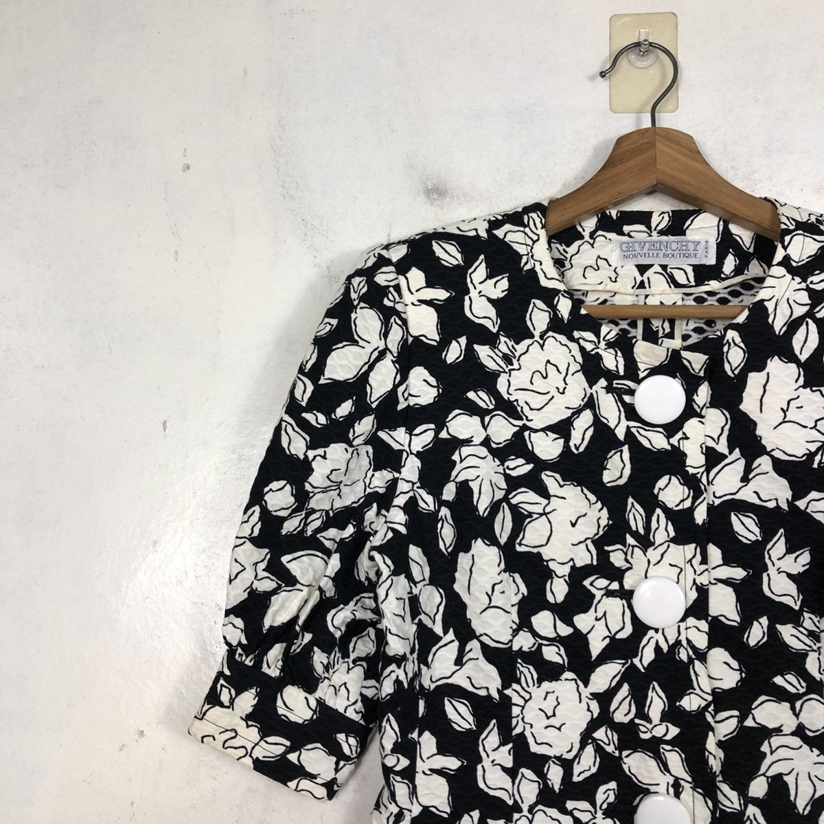 Givenchy 📌Cropped Short Sleeve Givenchy Nouvelle Boutique Paris Size M / US 6-8 / IT 42-44 - 9 Thumbnail