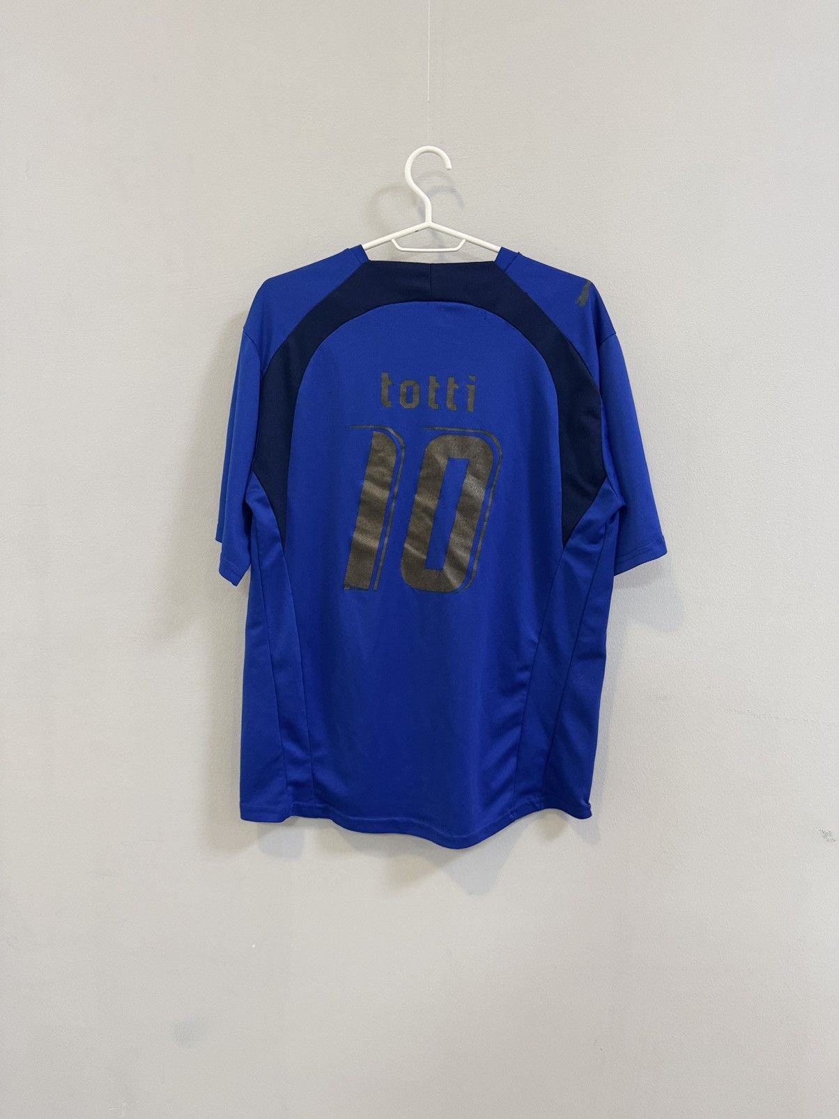 Band Tees TOTTI ITALY 🇮🇹 ITALIA tee fan away jersey football world cup Size US XL / EU 56 / 4 - 6 Thumbnail
