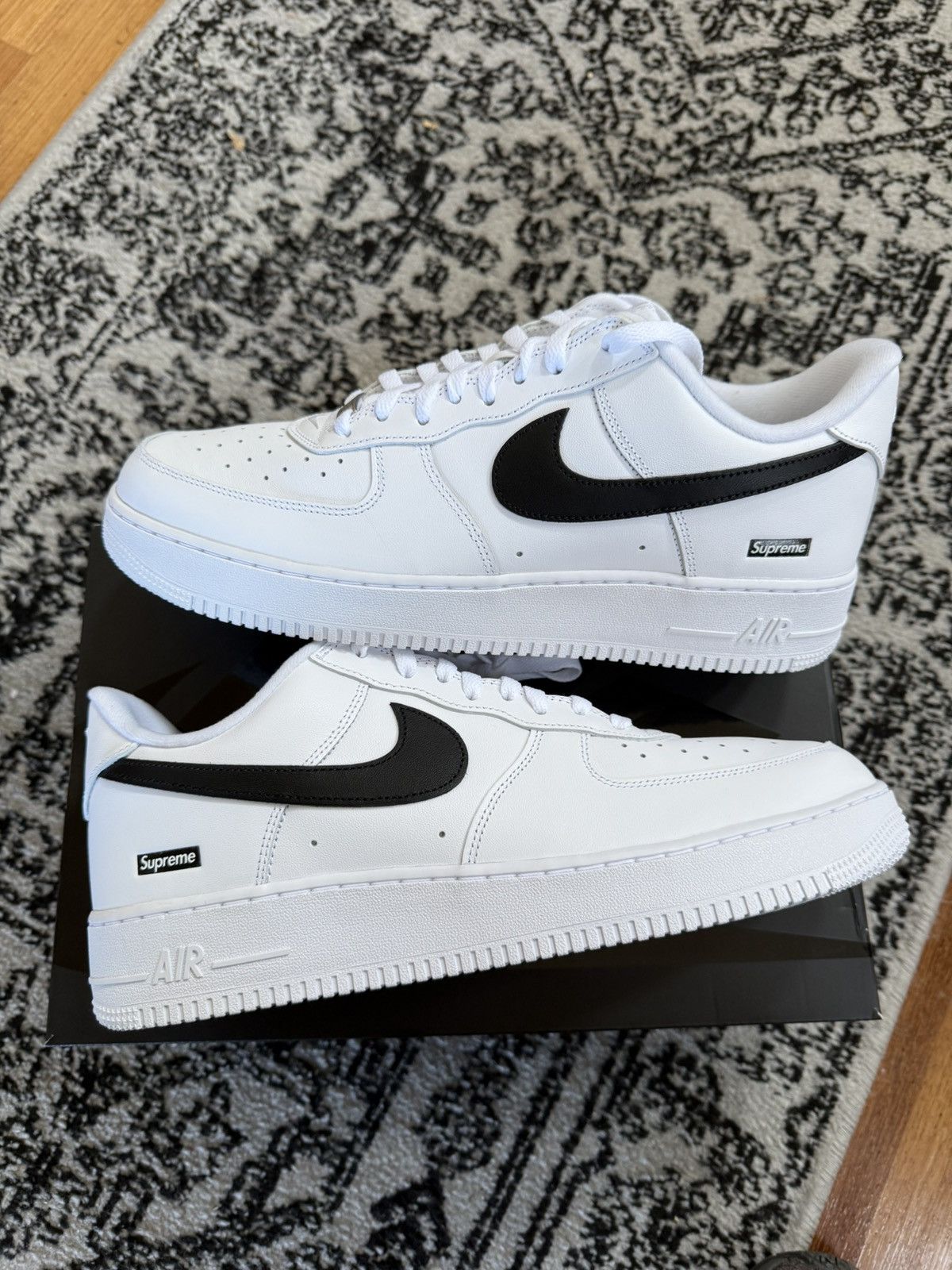Supreme Nike Air Force White Black Size 12