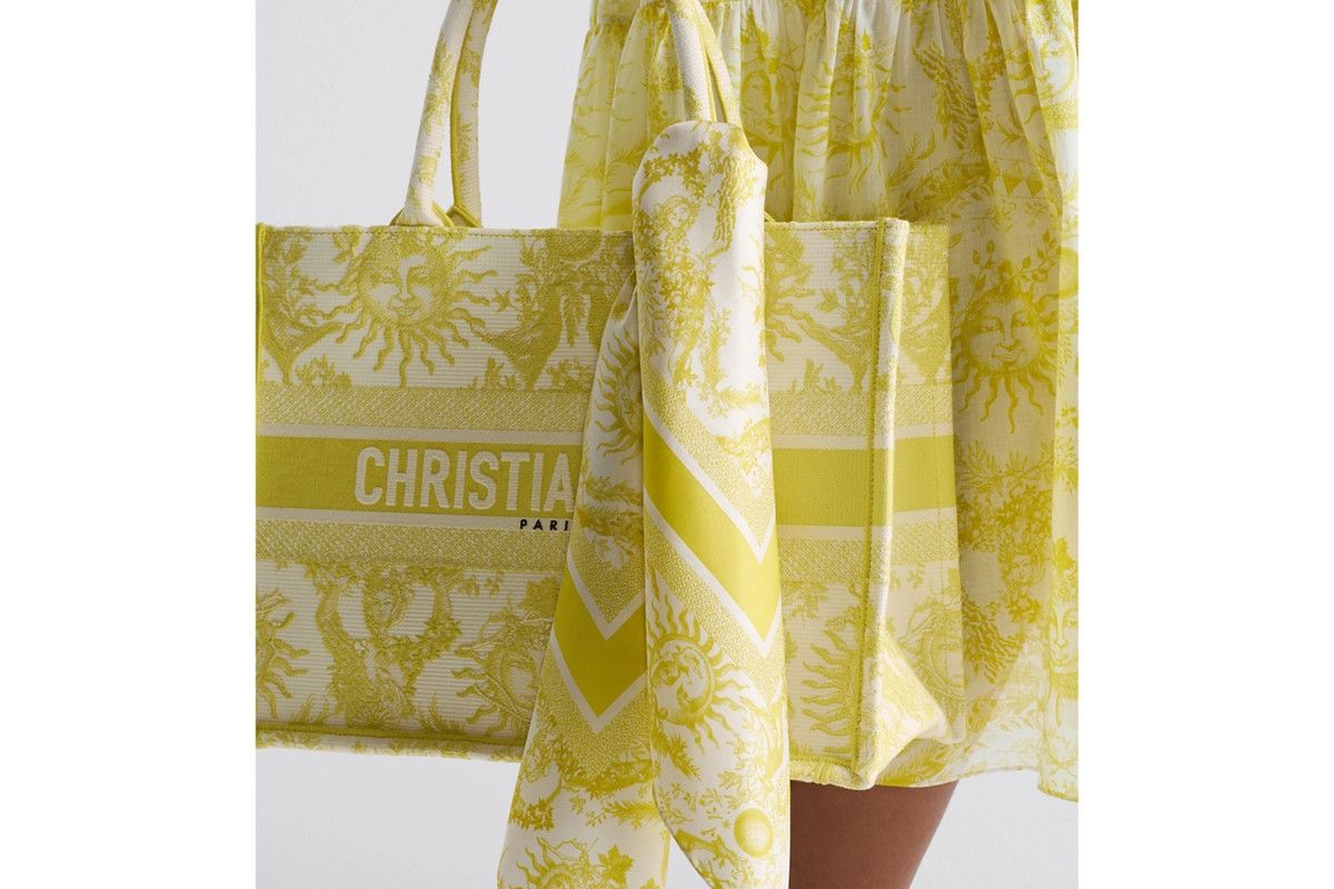 Dior o1bcso1str0226 Size:OS/ 70 Square Scarf in White/Yellow Size ONE SIZE - 6 Thumbnail