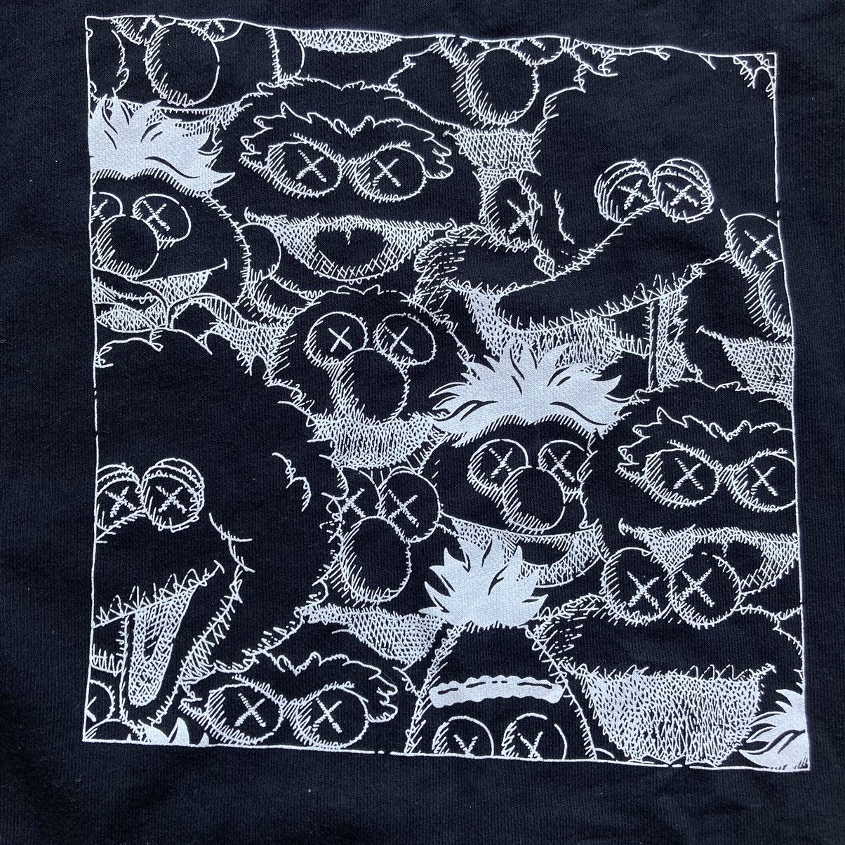 Kaws Vintage sweatshirt Kaws x Uniqlo Size US S / EU 44-46 / 1 - 6 Thumbnail