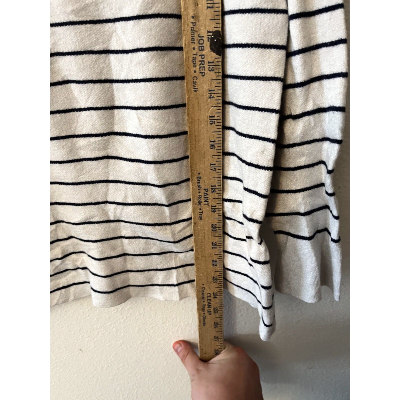 Vintage Tahari Sweater Womens M Knit Striped Raglan Long Sleeve Round Neck Gray Pullover Casual Fall Winter Mens? Size M / US 6-8 / IT 42-44 - 4 Thumbnail