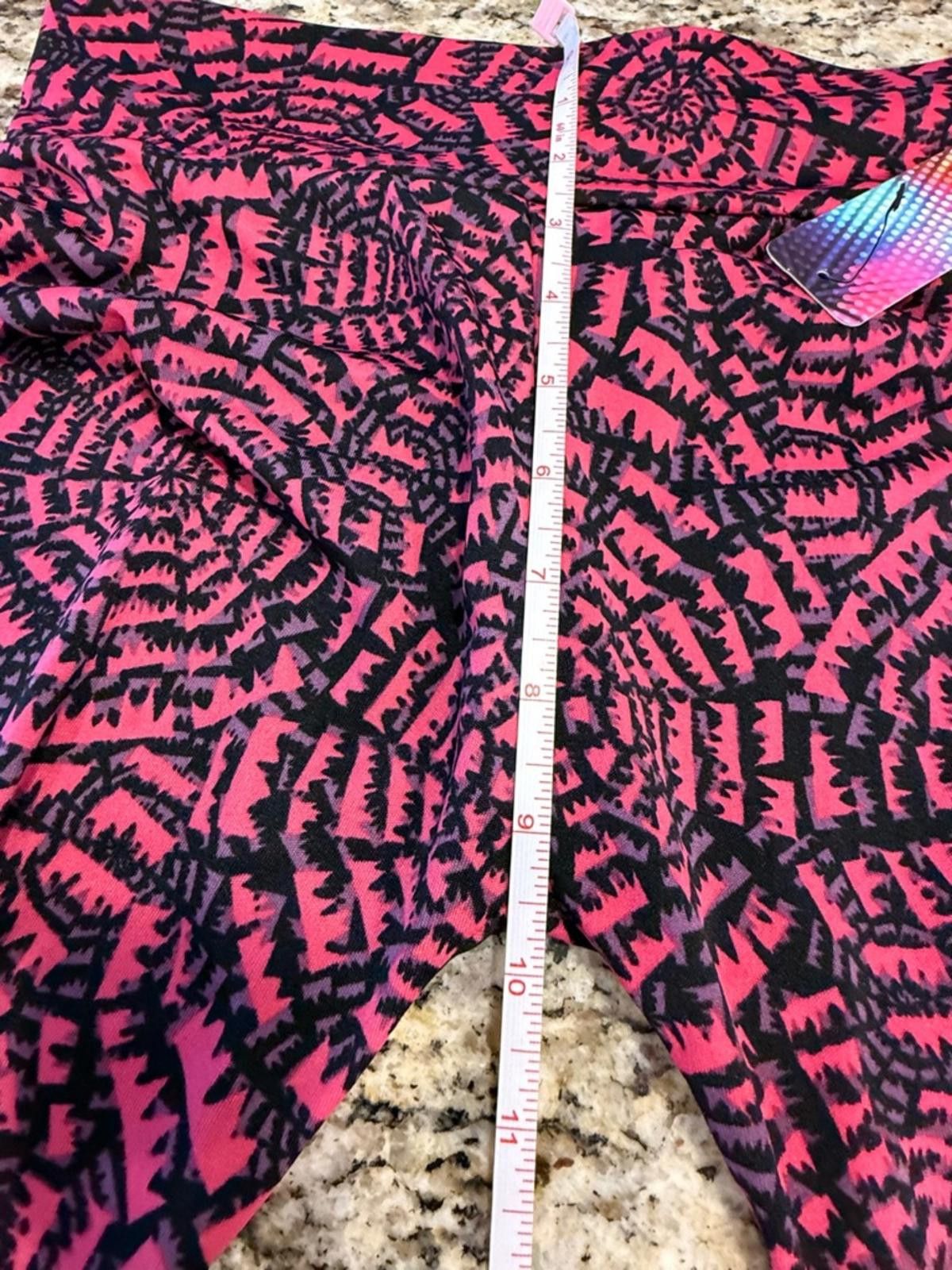 Jean Jera crop leggings web pattern bold pink purple & black XS Size 26" / US 2 / IT 38 - 4 Thumbnail