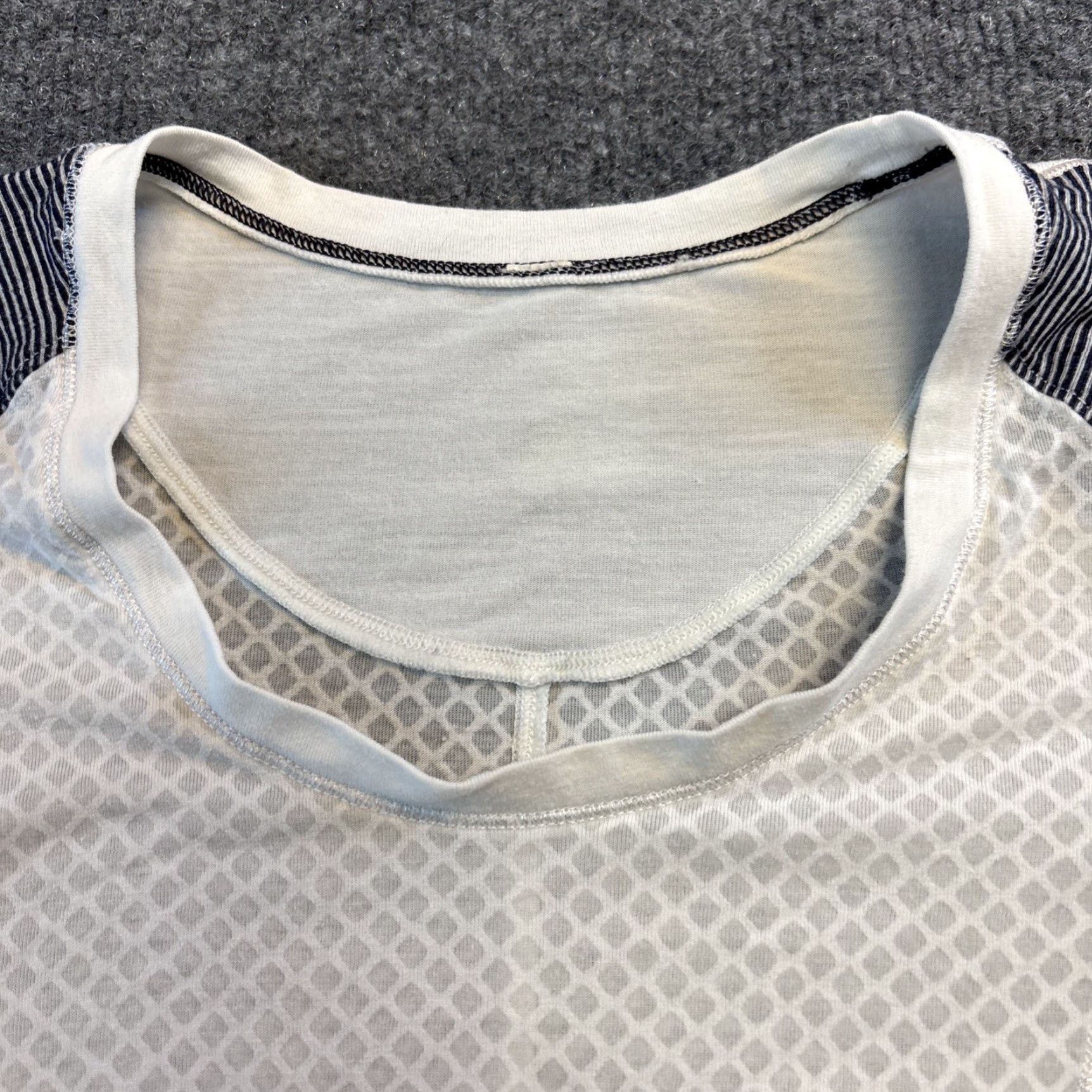 Lululemon Lululemon Puri Tee Short Sleeve Stripe Inkwell White Navy EUC Sheer Multicolor Women's Shirt Size 6 Activewear Bleach 6 Size 28" / US 6 / IT 42 - 2 Thumbnail