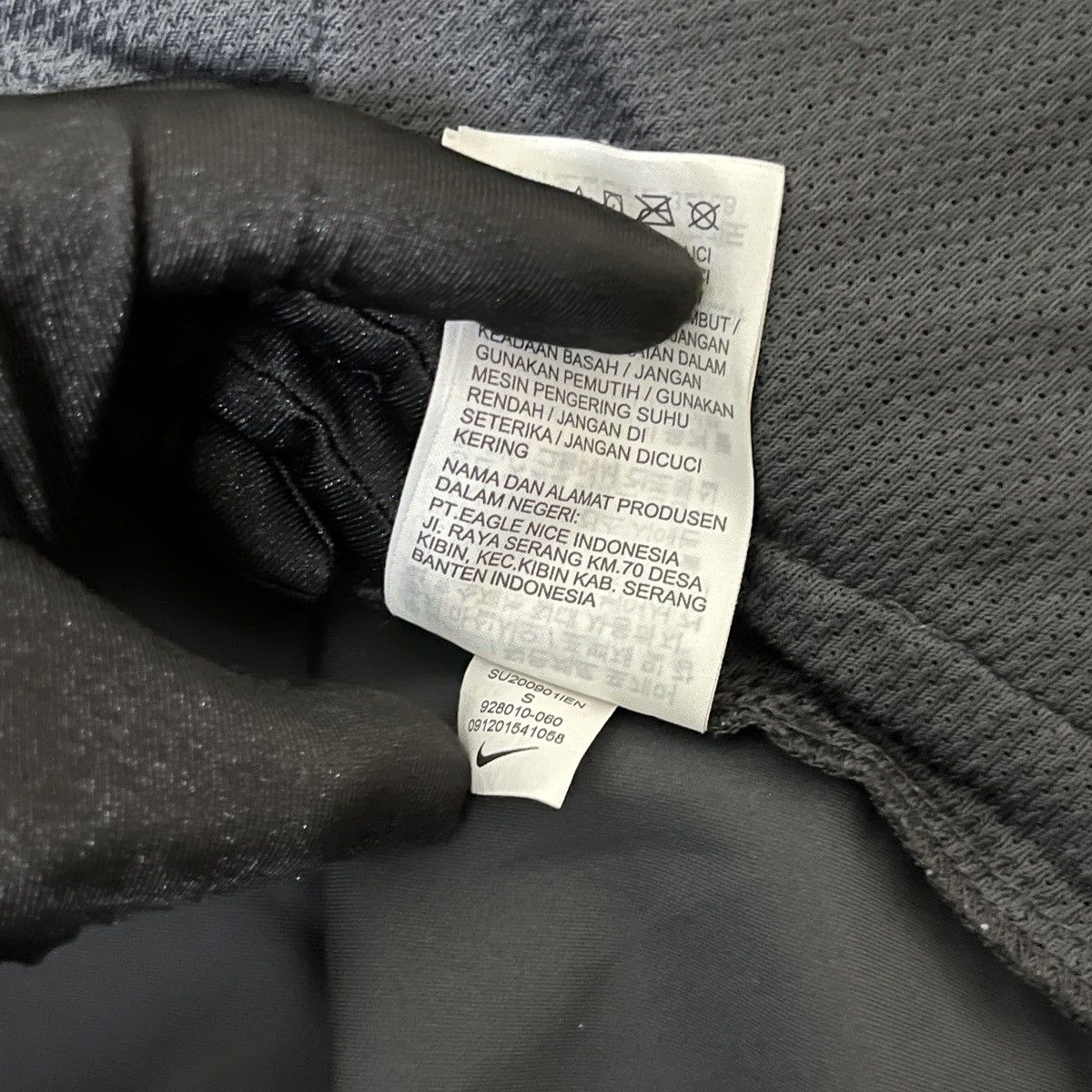Nike × Vintage Nike Windbreaker Black on Black Size US S / EU 44-46 / 1 - 15 Thumbnail