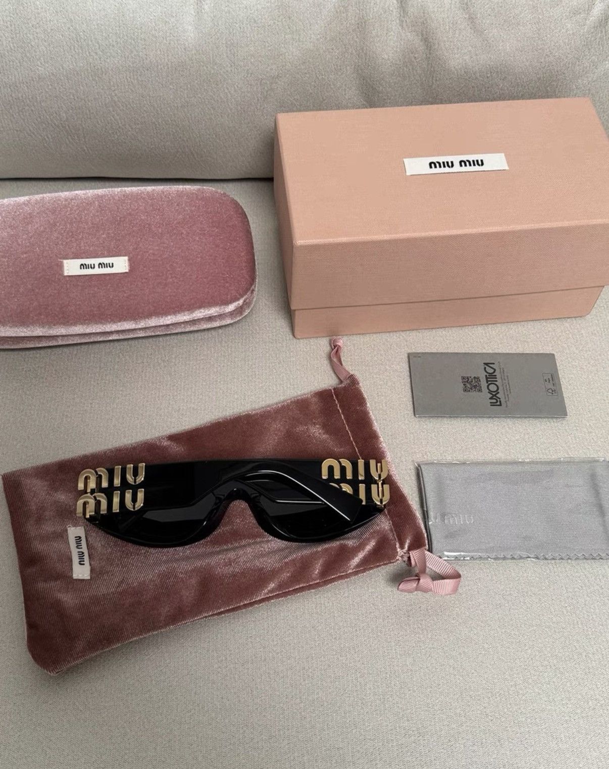 Miu Miu MIUMIU Sunglasses 11W Black Brand New Unused.K6 Size ONE SIZE - 9 Thumbnail
