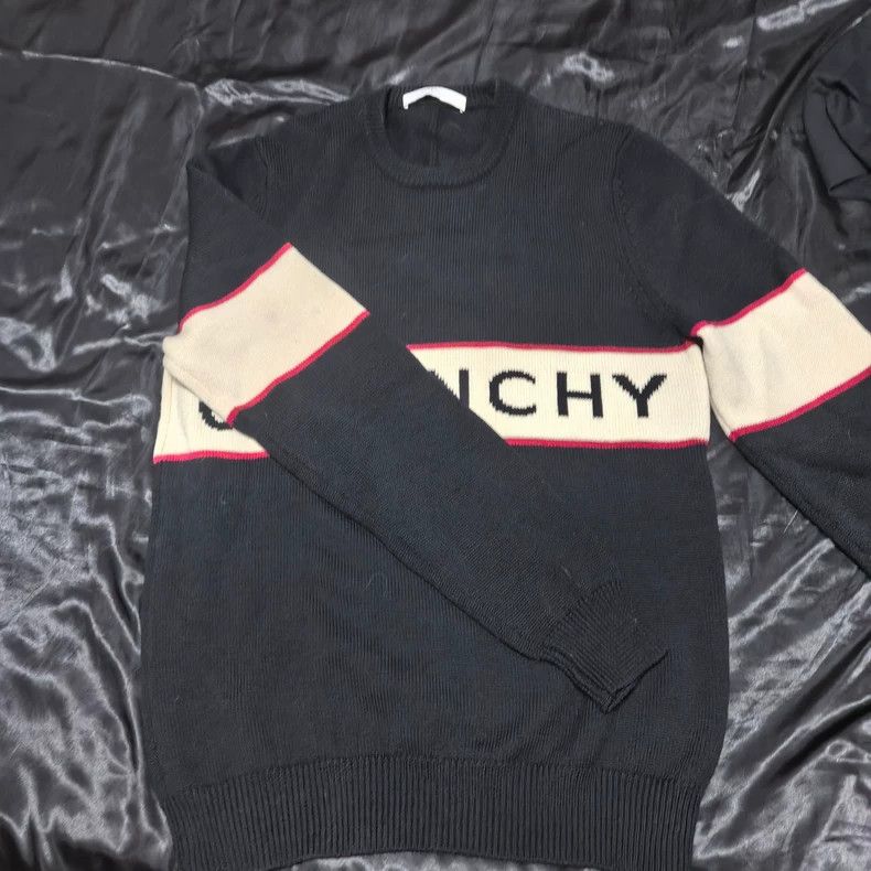 Givenchy Givenchy Classic Knit Sweater, Size M Size US M / EU 48-50 / 2 - 3 Thumbnail