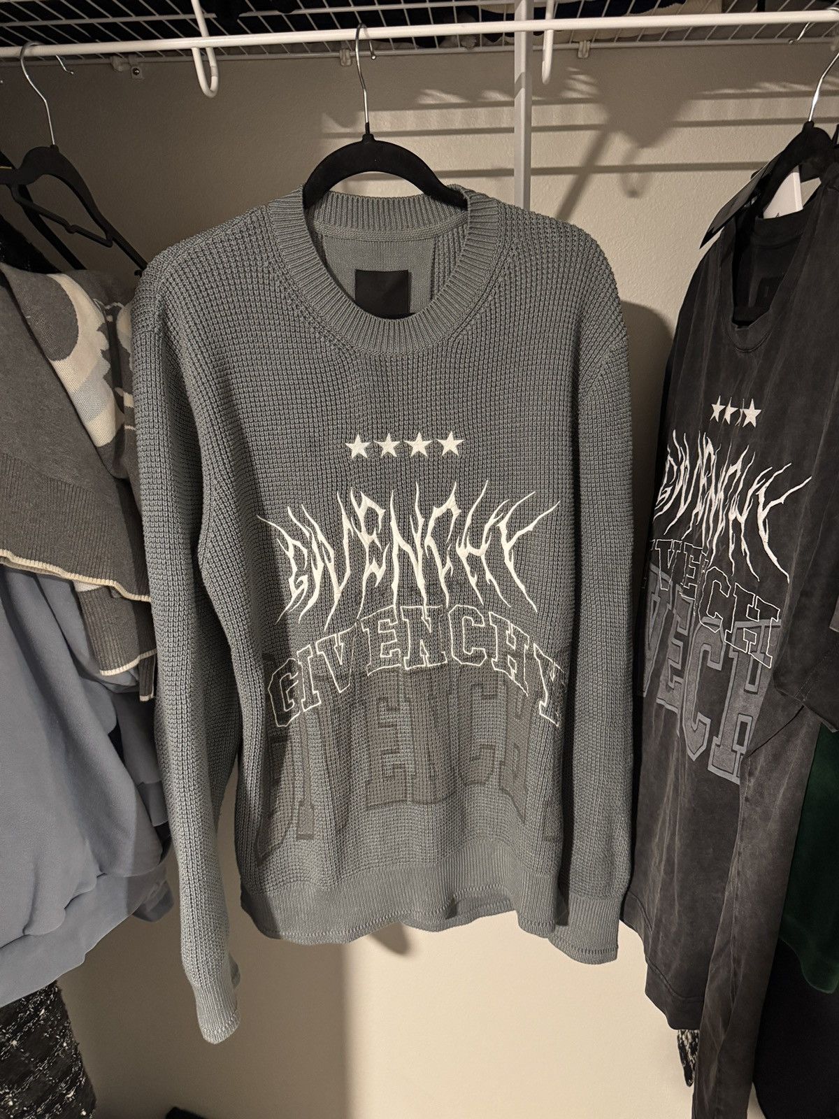 Givenchy GIVENCHY Logo-embroidered Waffle-Knit Jumper Crewneck Size US S / EU 44-46 / 1 - 1 Thumbnail