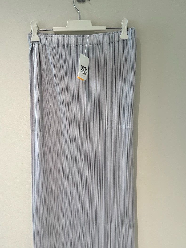 Issey Miyake Issey Miyake size:5 Light grey pleated skirt Size 31" - 2 Thumbnail