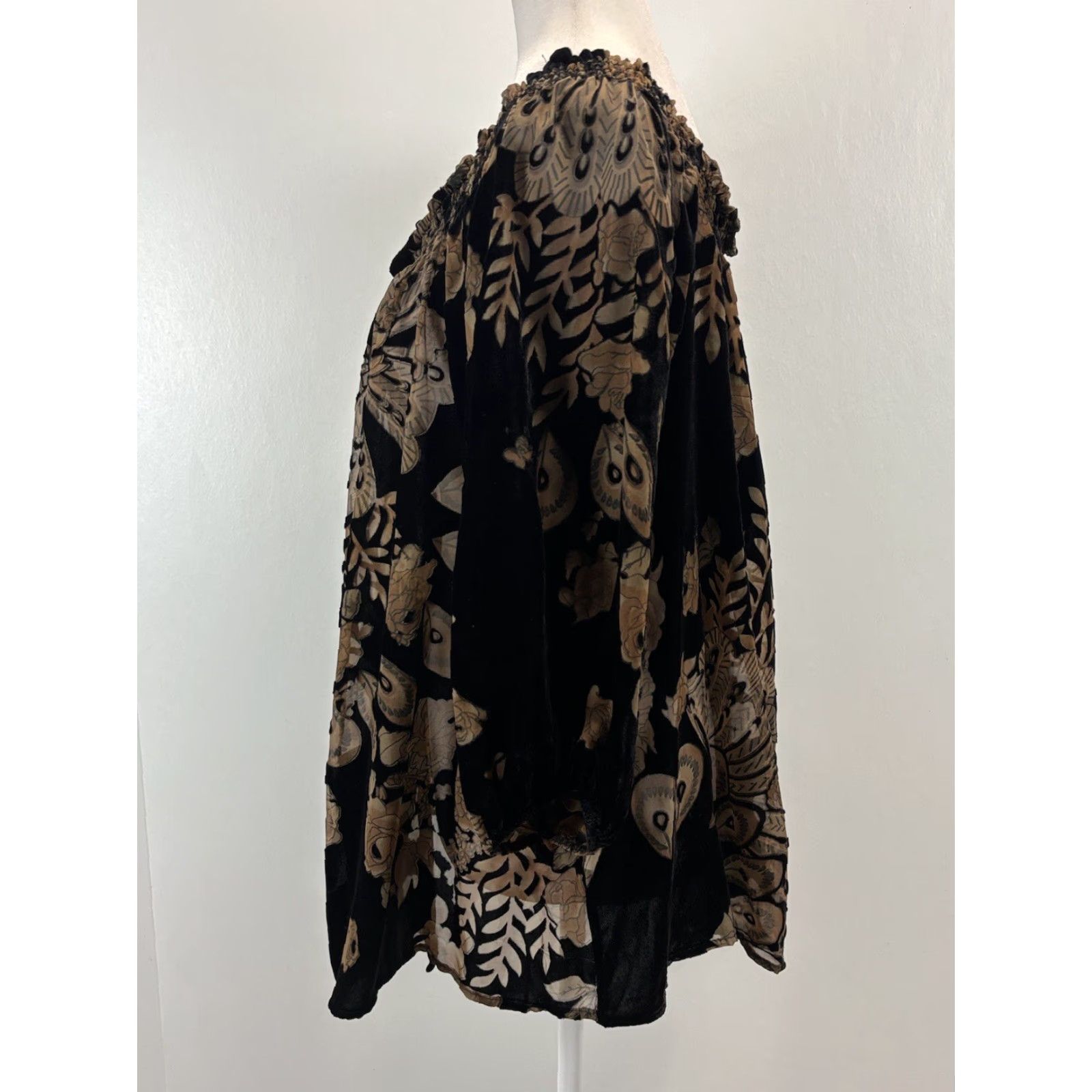 Vintage Ariella Velvet Burnout Shirt Womens L Black Goth etereal whimsy Fairy Boho Off the Shoulder Viscose Blend Made USA Size L / US 10 / IT 46 - 2 Thumbnail