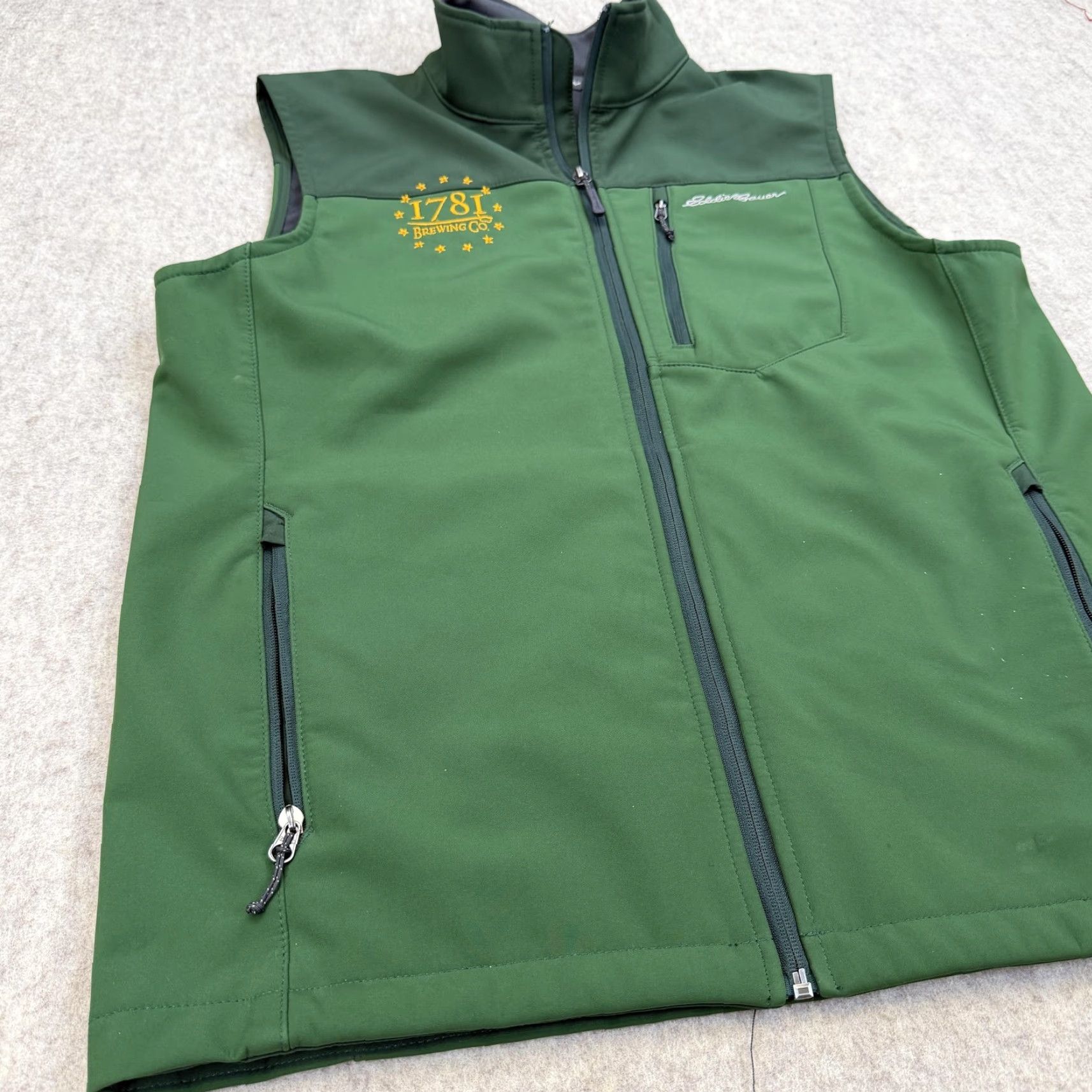 Eddie Bauer Eddie Bauer Vest Mens M Green Softshell Fleece 1781 Brewing Co Beer Zip Size US M / EU 48-50 / 2 - 5 Thumbnail