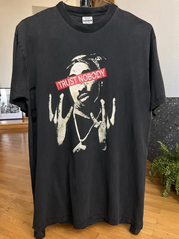 Band Tees Vintage 2pac t-shirt Rap Tee Distressed Size US XL / EU 56 / 4 - 1 Thumbnail