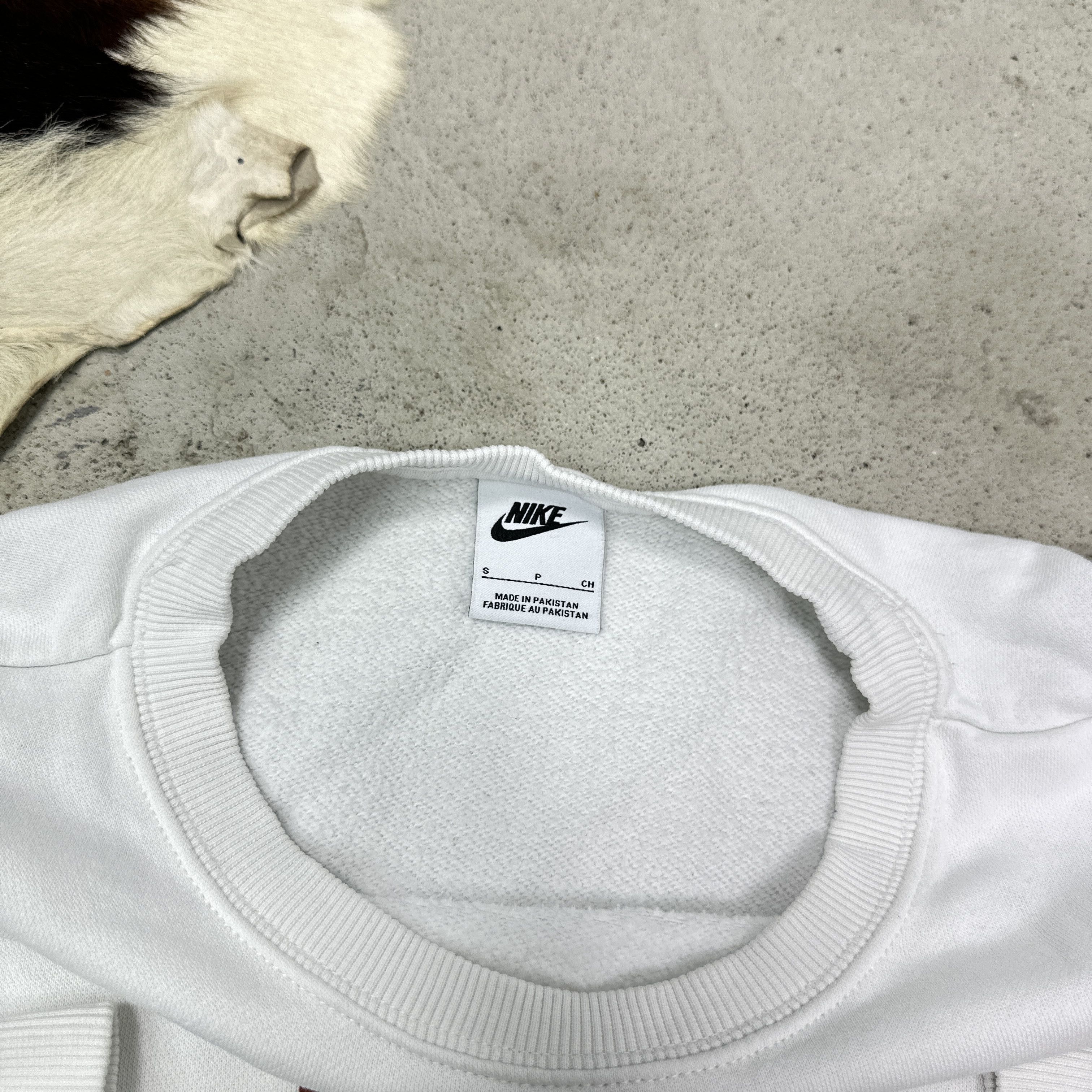 Nike Vintage Sporty Streetwear Skater Nike Sweatshirt Y2K Size US S / EU 44-46 / 1 - 5 Thumbnail