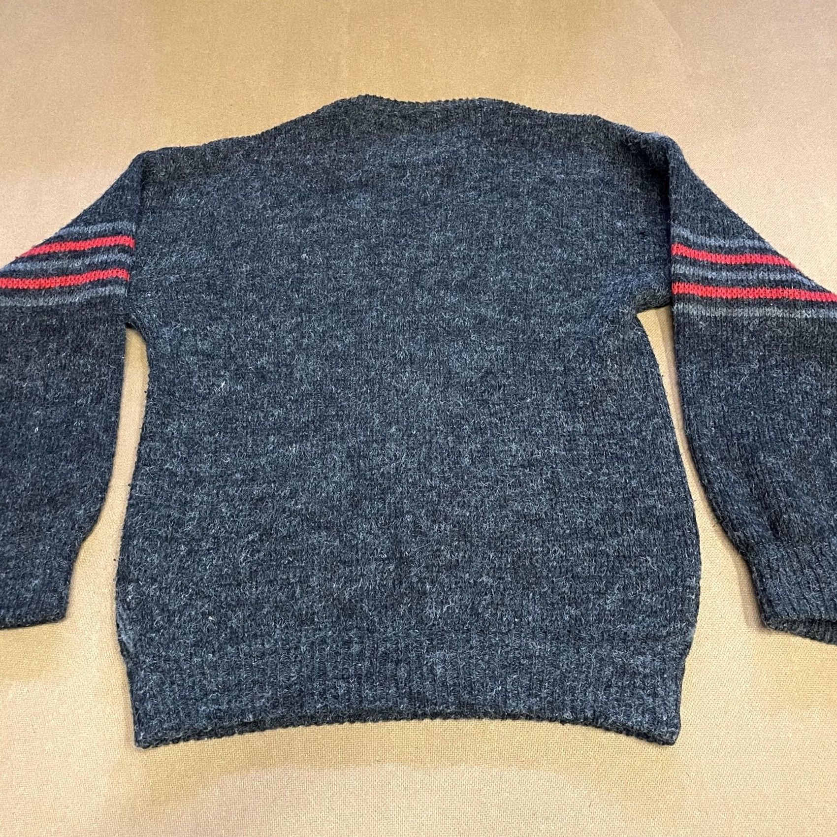 Etro VINTAGE Wool Sweater Mens Large Geometric Pattern Pullover Warm 80s Gray Red Crew Neck Knitted Wool Mens Medium (approx) Size US M / EU 48-50 / 2 - 7 Thumbnail