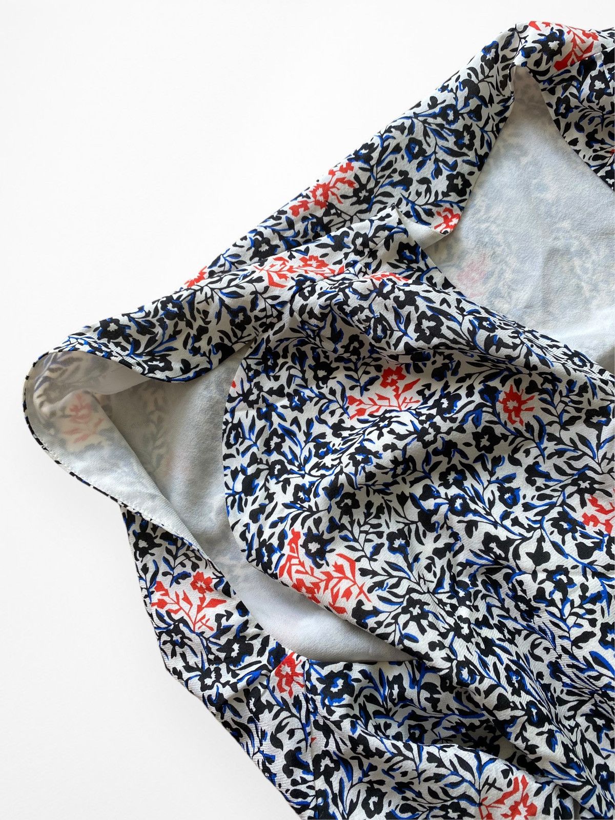 Balenciaga Balenciaga Silk 2012 floral silk blouses vest Size S / US 4 / IT 40 - 8 Thumbnail