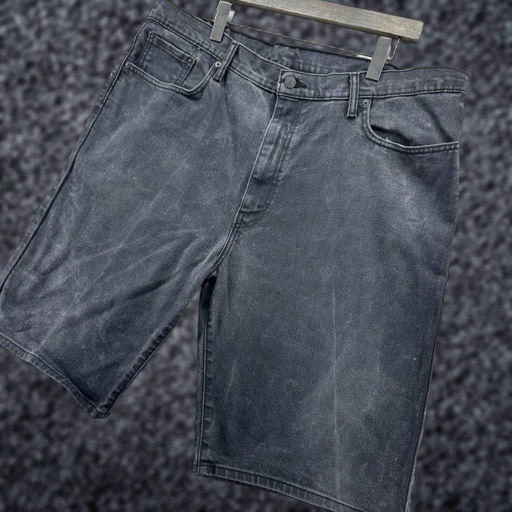 Levi's Levis 569 Bermuda Shorts Mens 40 Gray Denim Relaxed Fit Medium Wash 11 Inseam Casual Pockets Mens Size US 40 / EU 56 - 1 Thumbnail