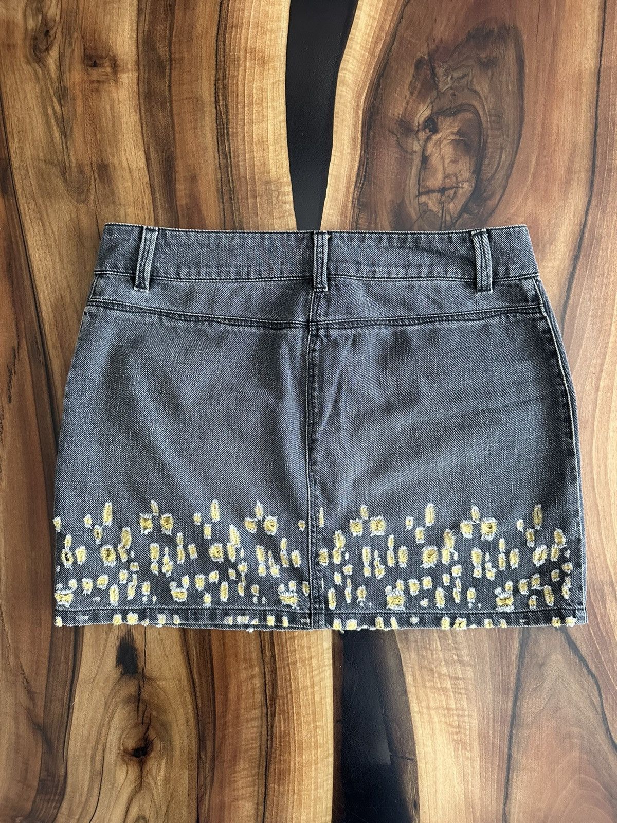 Chanel Chanel S/S 2004 Distressed Mini Skirt Size 27" / US 4 / IT 40 - 11 Thumbnail