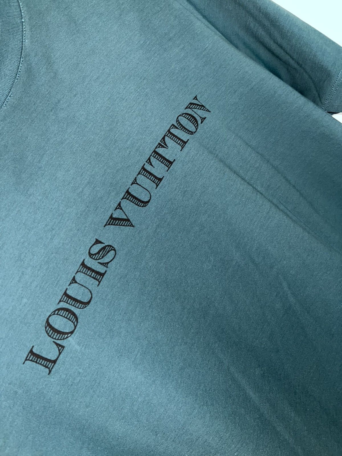 Louis Vuitton VINTAGE LOUIS VUITTON MENS T SHIRT SZ SMALL AUTHENTIC Size US XL / EU 56 / 4 - 1 Thumbnail
