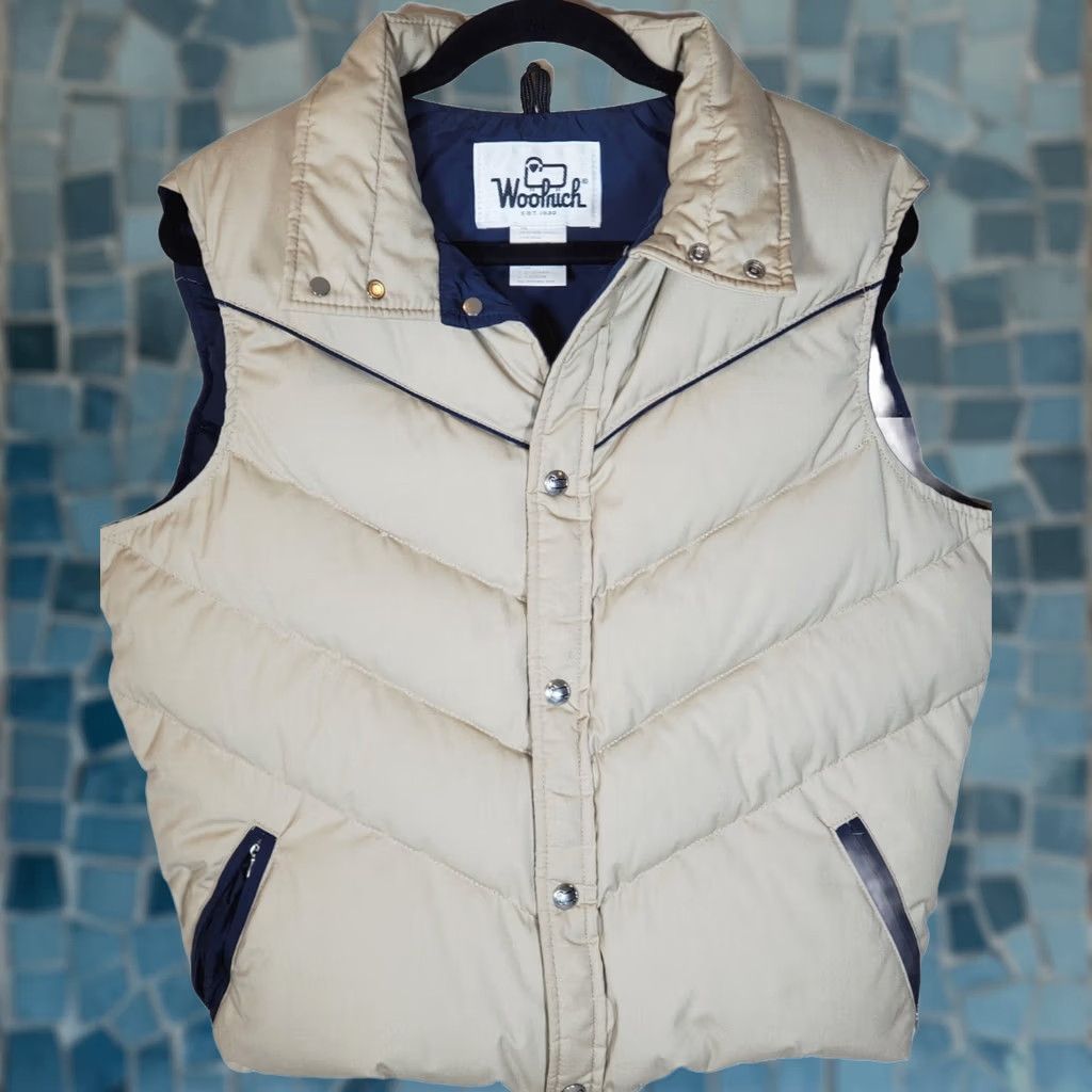 Vintage VINTAGE Woolrich Down Quilted Puffer Vest Tan Made in USA Men's Medium (M) Size US M / EU 48-50 / 2 - 1 Thumbnail