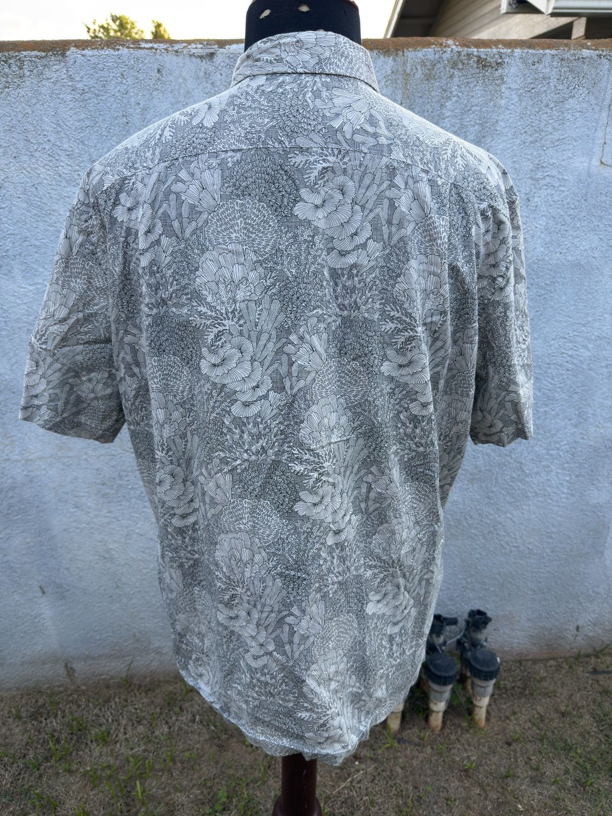 Tori Richard PreOwned Tori Richard Gray Hawaiian Print Men's XL Size US XL / EU 56 / 4 - 2 Thumbnail
