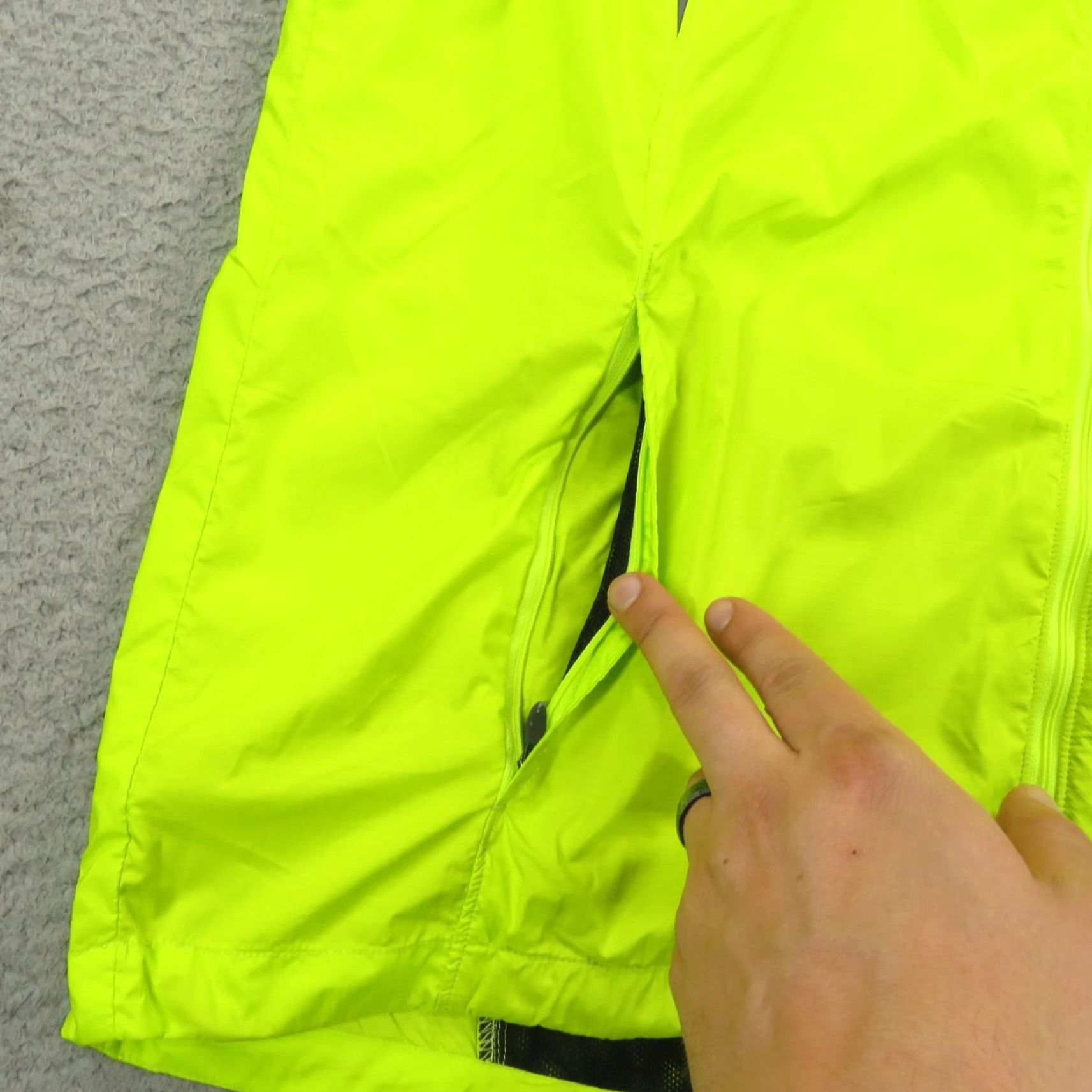 Asics ASICS Vest Mens XL New York City Marathon 2008 Runner Running High Vis HiViz Windbreaker Jacket Long Sleeve Zip Reflective Pockets Regular Size US XL / EU 56 / 4 - 2 Thumbnail