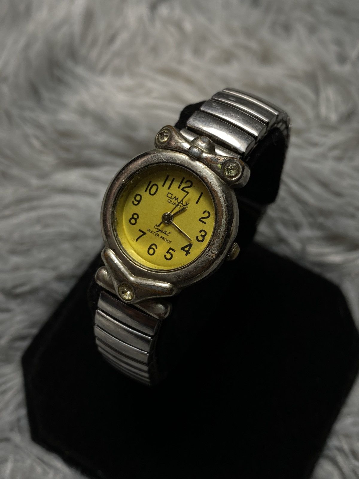 Japanese Brand × Jewelry × Vintage Vintage Yellow Dial Watch with Bold Design - Japanese Brand Size ONE SIZE - 2 Thumbnail