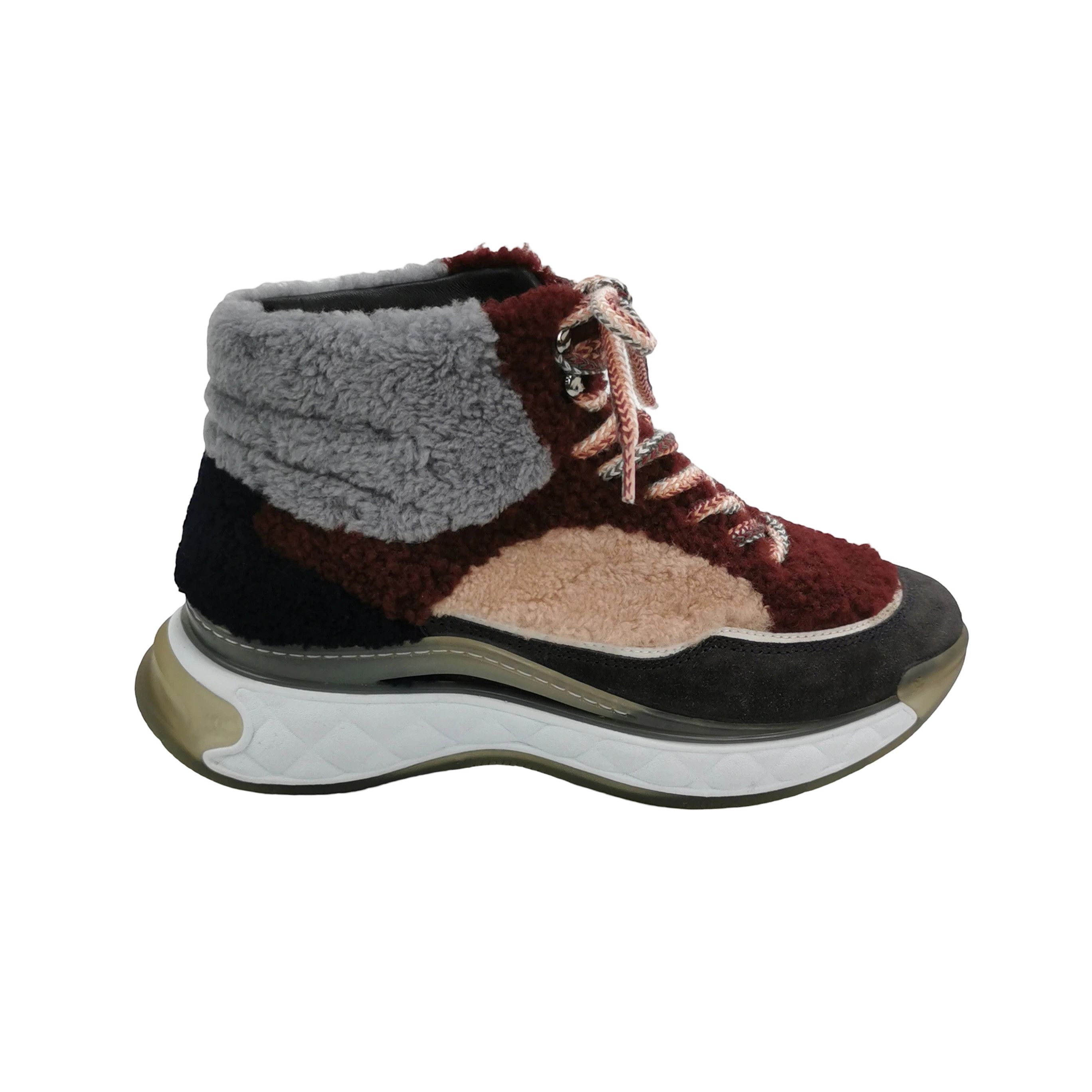 Chanel Chanel Women 7 Lowtop Sneakers Size US 7 / IT 37 - 1 Thumbnail