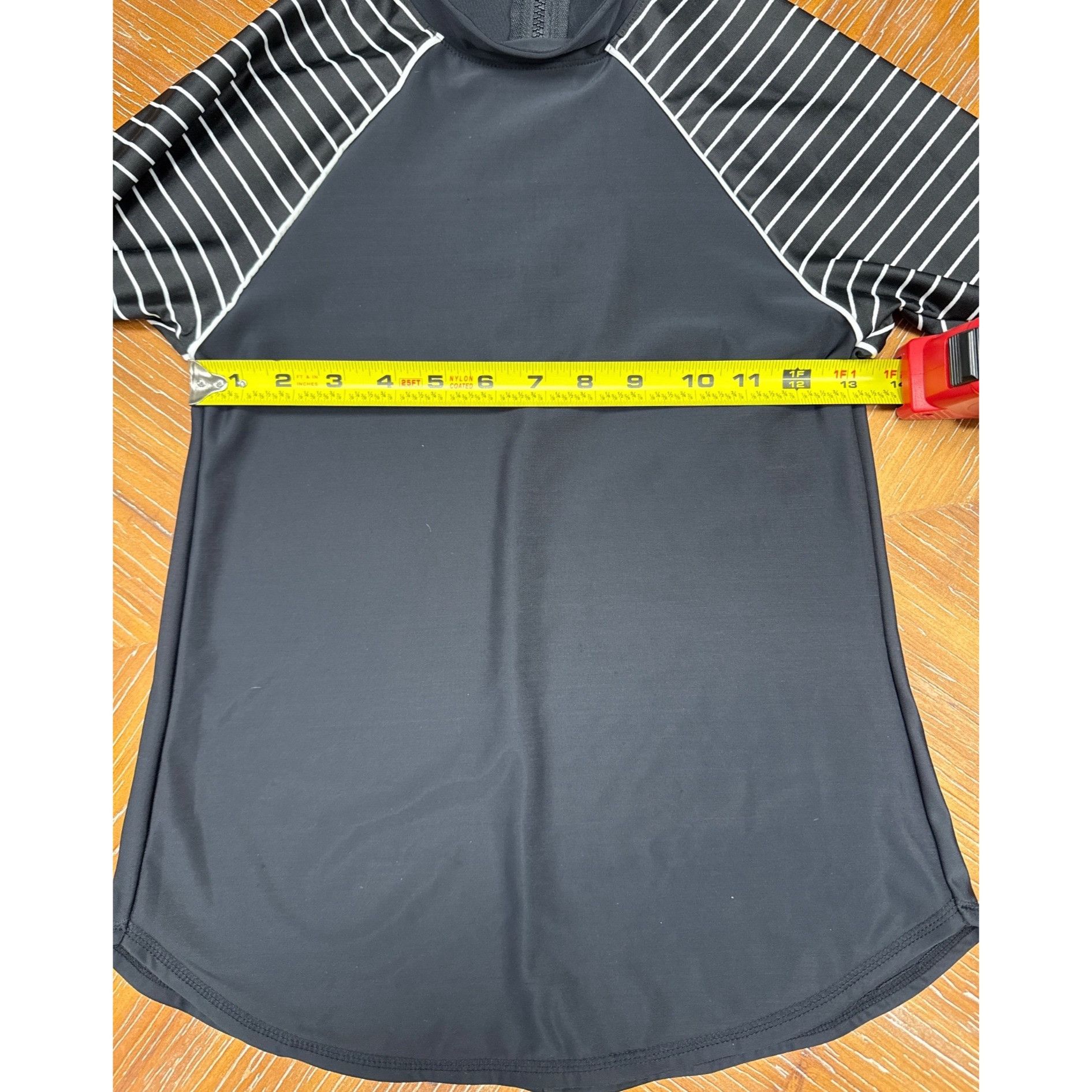 Other Women's Mock Neck Long Sleeve Rashguard Small Size S / US 4 / IT 40 - 9 Thumbnail