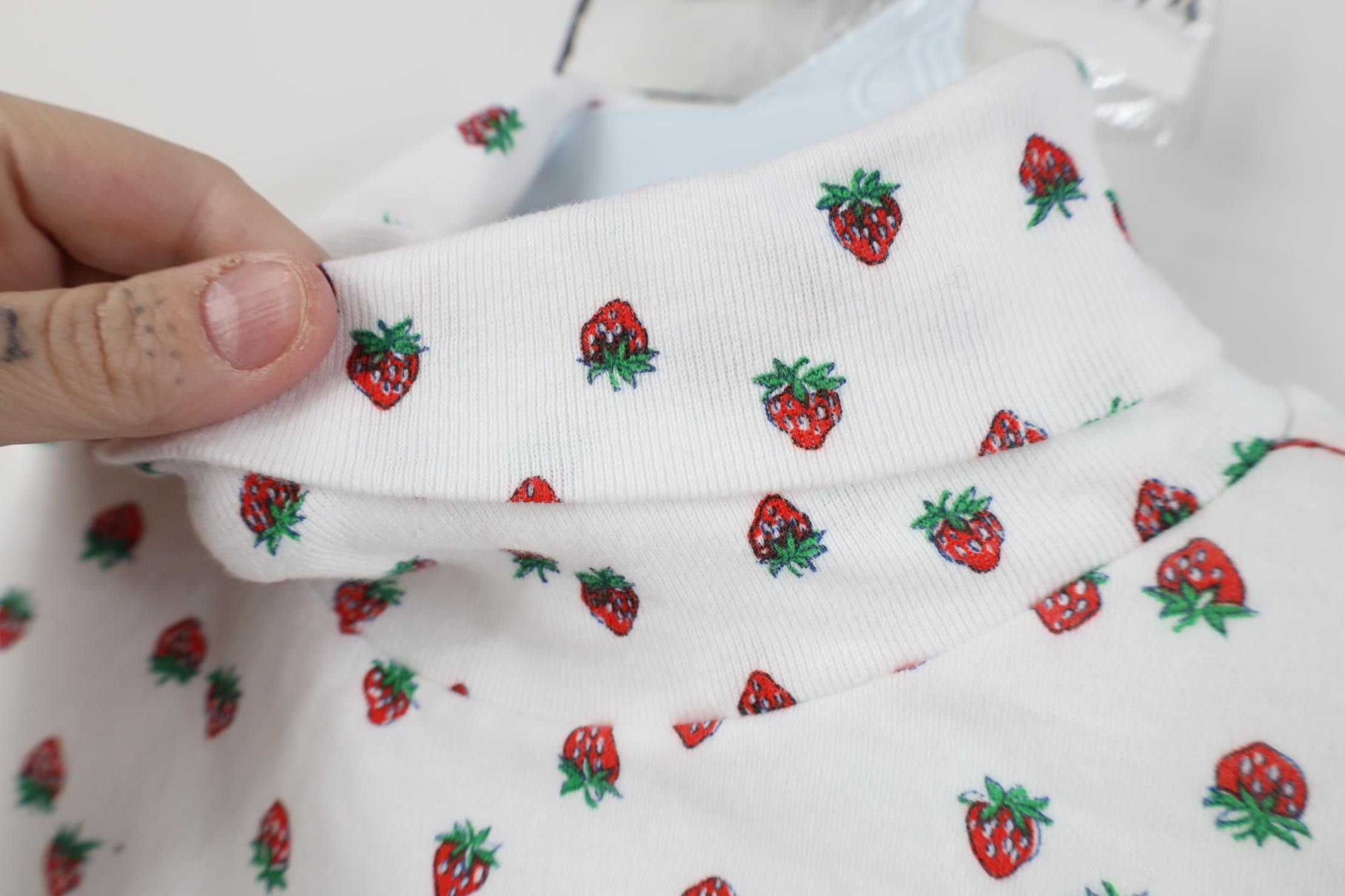 Vintage Vintage 90s Strawberry All Over Print Turtleneck T-Shirt Size M / US 6-8 / IT 42-44 - 4 Thumbnail
