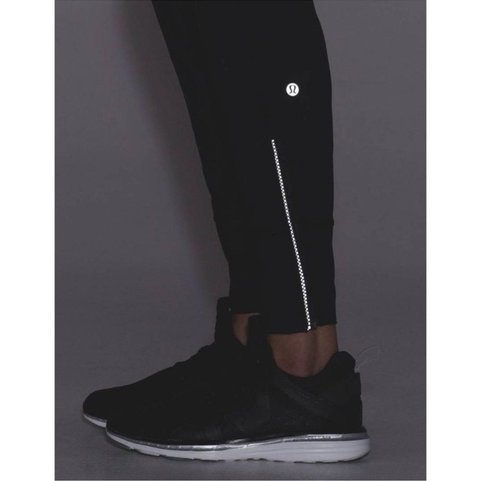 Lululemon Lululemon Fresh Tracks Pant II Black Size 6 Size 28" / US 6 / IT 42 - 7 Thumbnail
