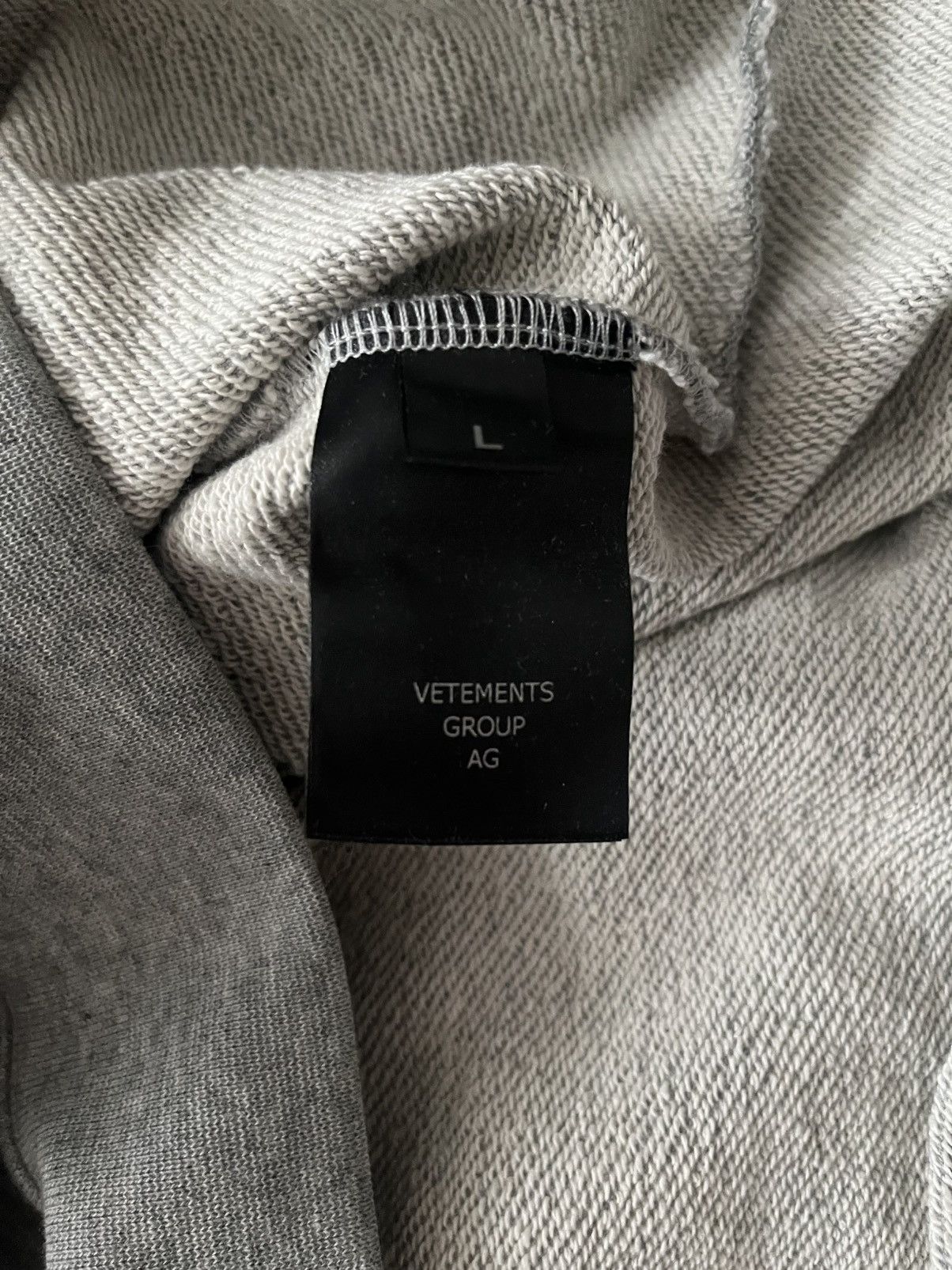 Vetements Vetements Gray & Red Runway Merged T-Shirt / Sweatshirt Size US L / EU 52-54 / 3 - 8 Thumbnail