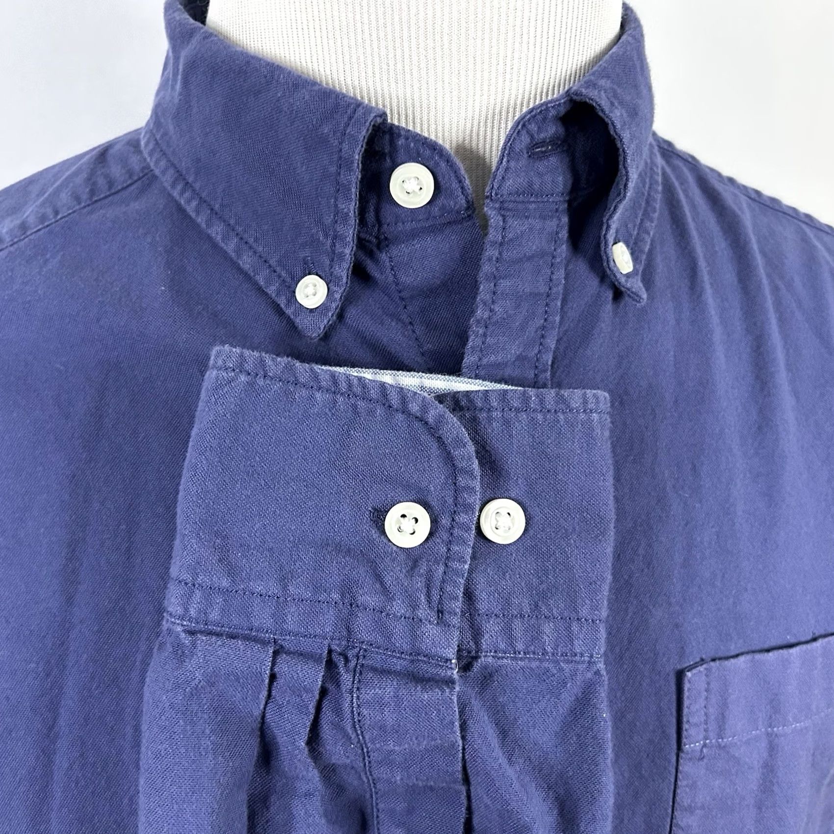 Charles Tyrwhitt Charles Tyrwhitt Large Classic Fit Oxford Shirt Pale Blue Cotton Button Down Shirt Mens L Blue Oxford Button-Down Shirt Size US L / EU 52-54 / 3 - 4 Thumbnail