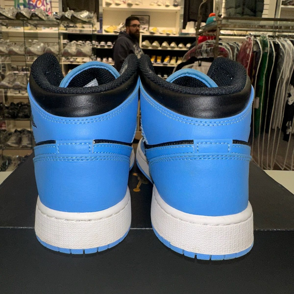 Jordan Brand × Nike Size 7Y (8.5W) - Nike Air Jordan 1 Retro Mid GS “UNC” Size US 8.5 / IT 38.5 - 3 Thumbnail