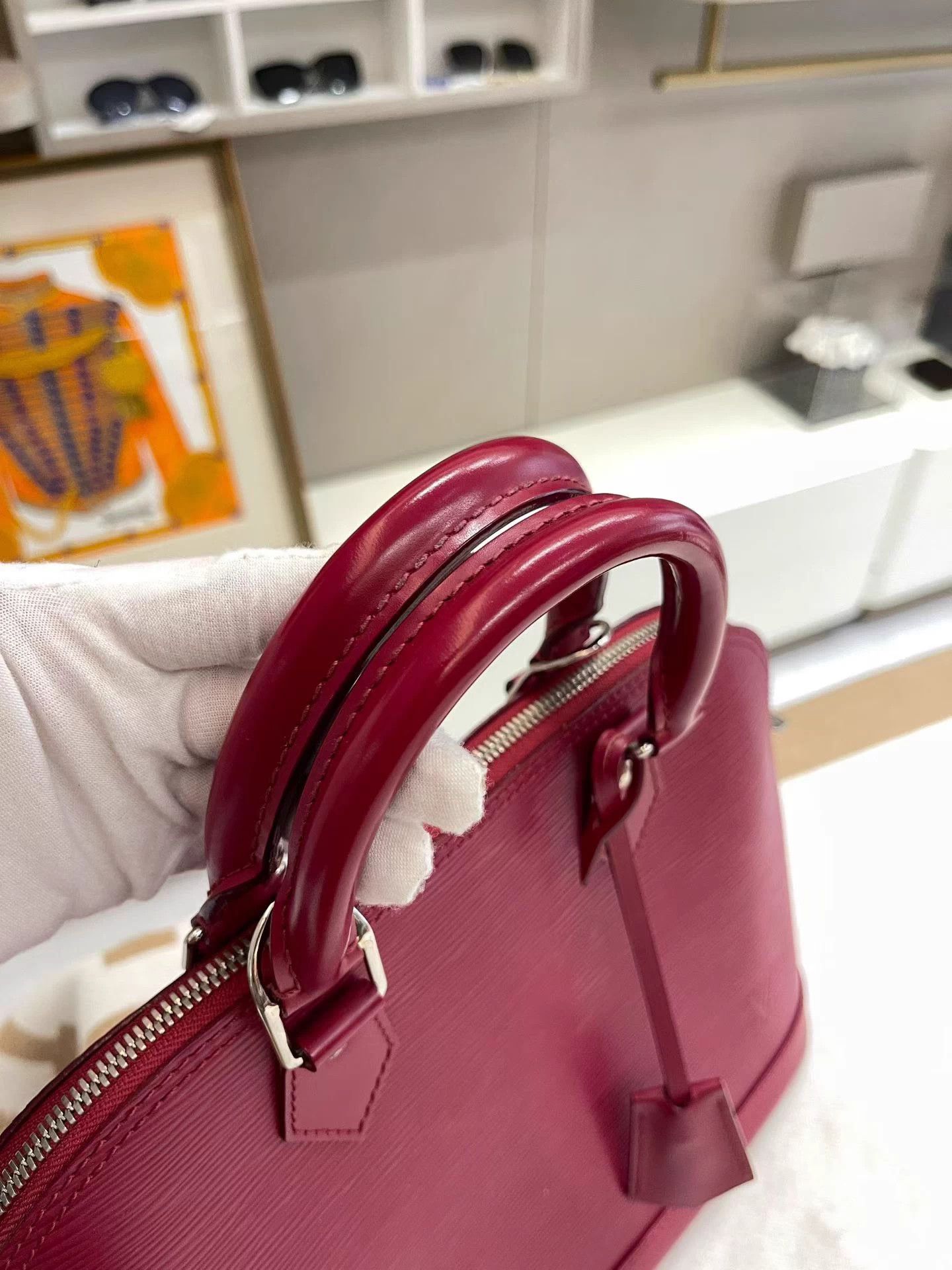 Louis Vuitton LV Water Wave Medium Shell Bag 2012 Mint w/ lock & key Size ONE SIZE - 2 Thumbnail