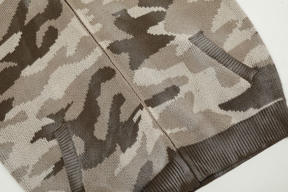 Japanese Brand × Vintage Oversized Vintage Camouflage Cardigan Size US L / EU 52-54 / 3 - 7 Thumbnail