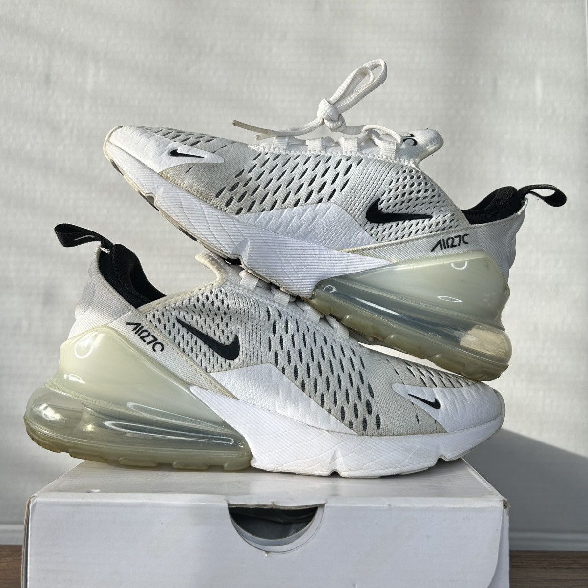 Nike Nike Air Max 270 White and Black Sneakers Women Size 8 Size US 8 / IT 38 - 8 Thumbnail
