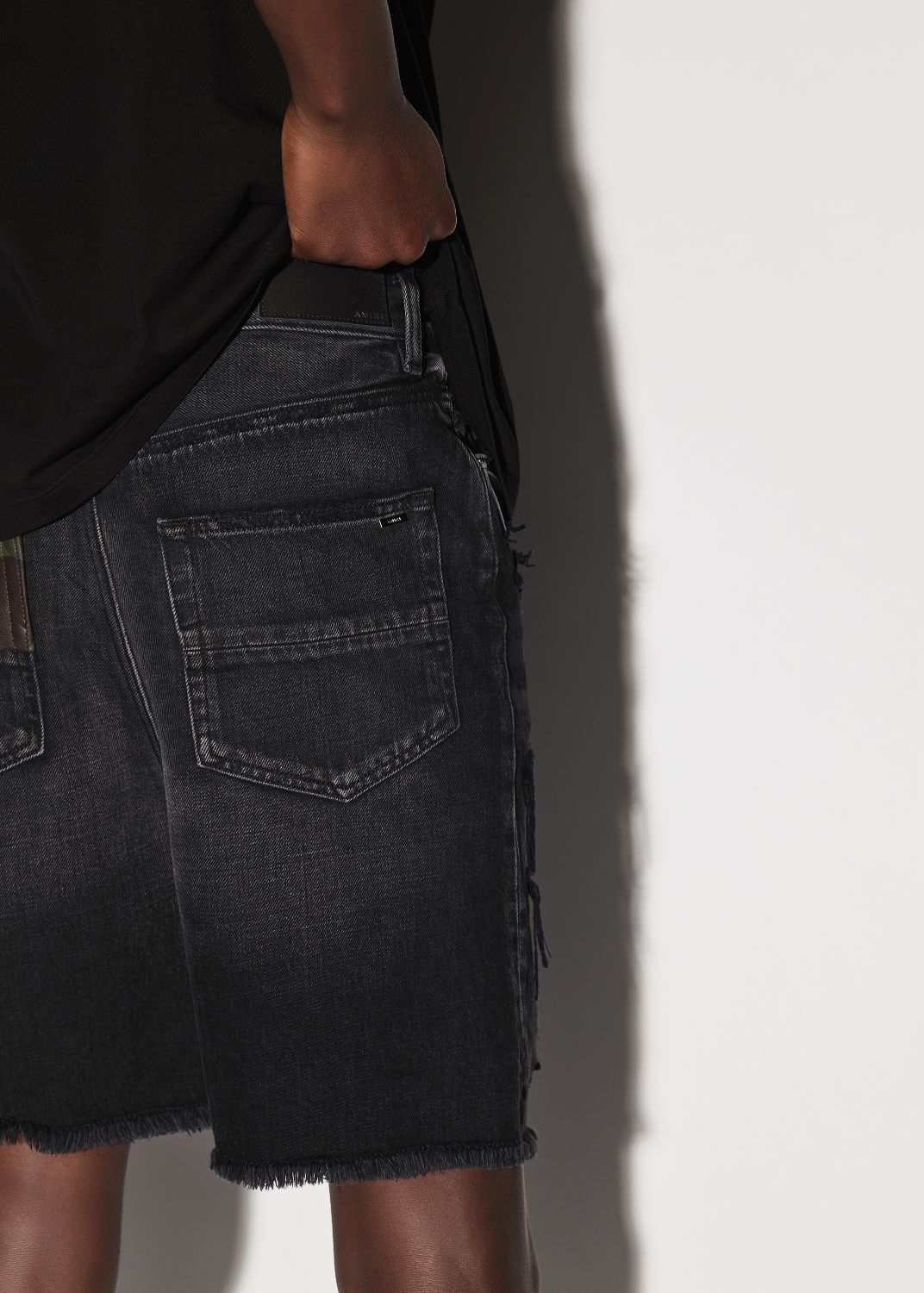 Amiri o1w1db10525 Camo Patch Short in Black Size US 34 / EU 50 - 5 Thumbnail