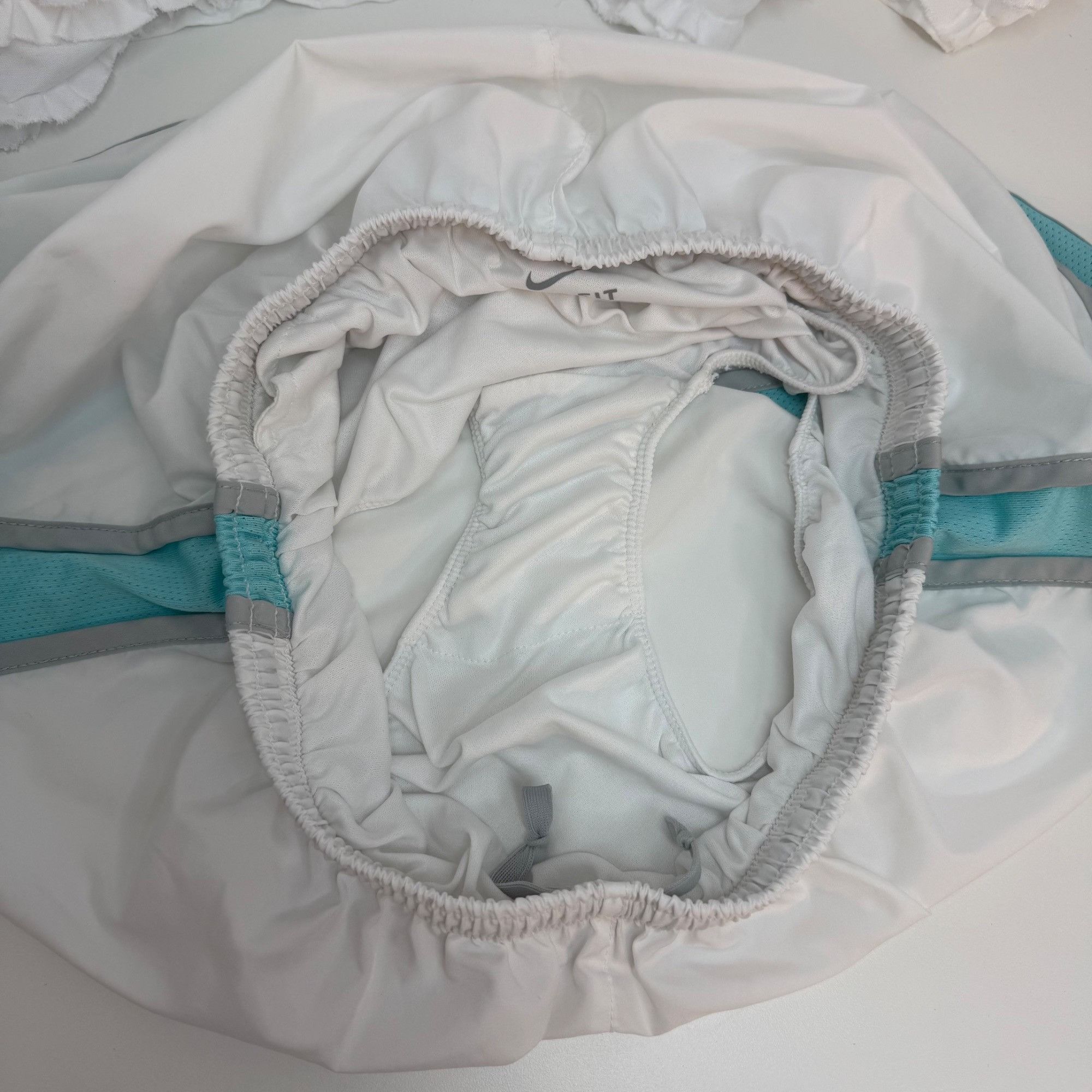 Nike Nike Womens Dri-Fit Running Shorts M White & Aqua Mesh Trim Size 26" / US 2 / IT 38 - 5 Thumbnail