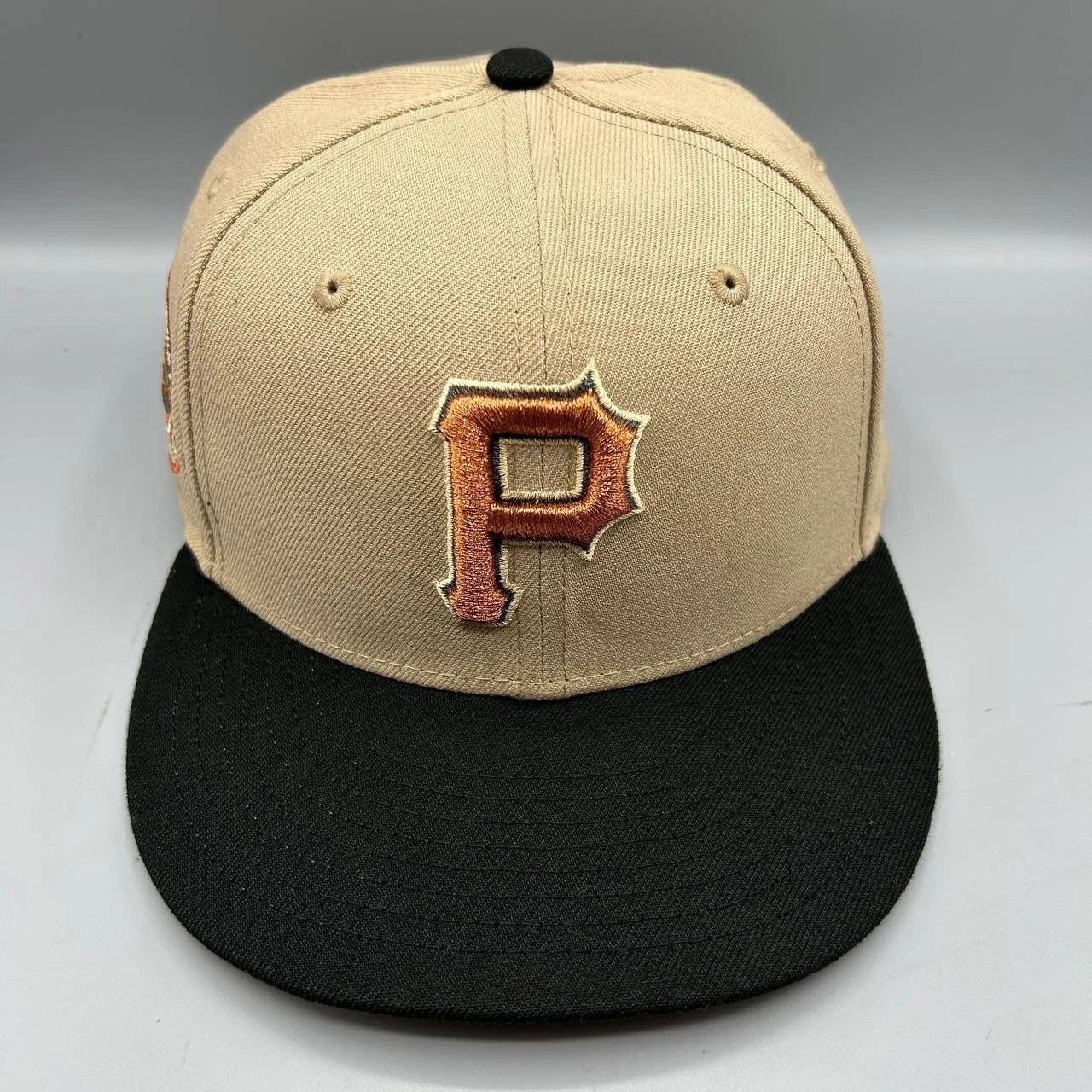 New Era Pittsburgh Pirates Hat Men 7 1/4 Beige Black MLB Fitted Cap Size ONE SIZE - 1 Thumbnail