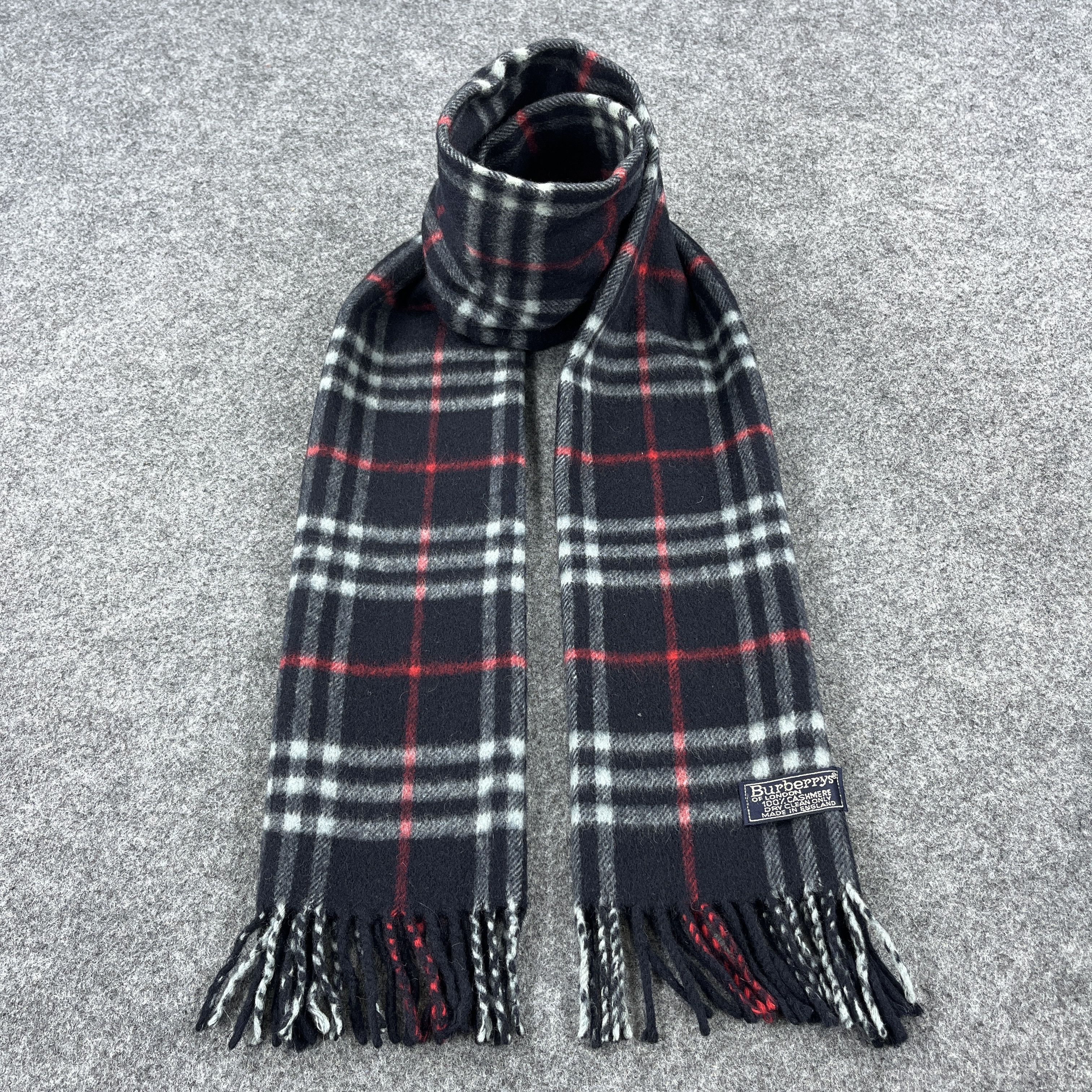 Burberrys Scarf / Muffler / Neckwear K060