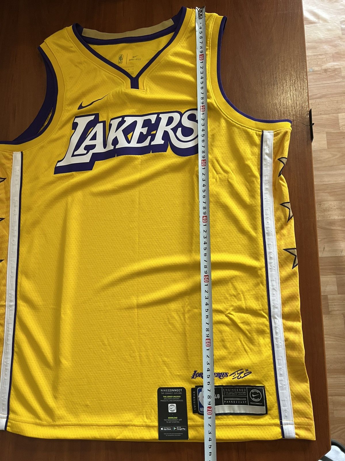Nike NWT 2019 LOS ANGELES LAKERS NIKE BASKETBALL CITY JERSEY Size US L / EU 52-54 / 3 - 19 Thumbnail