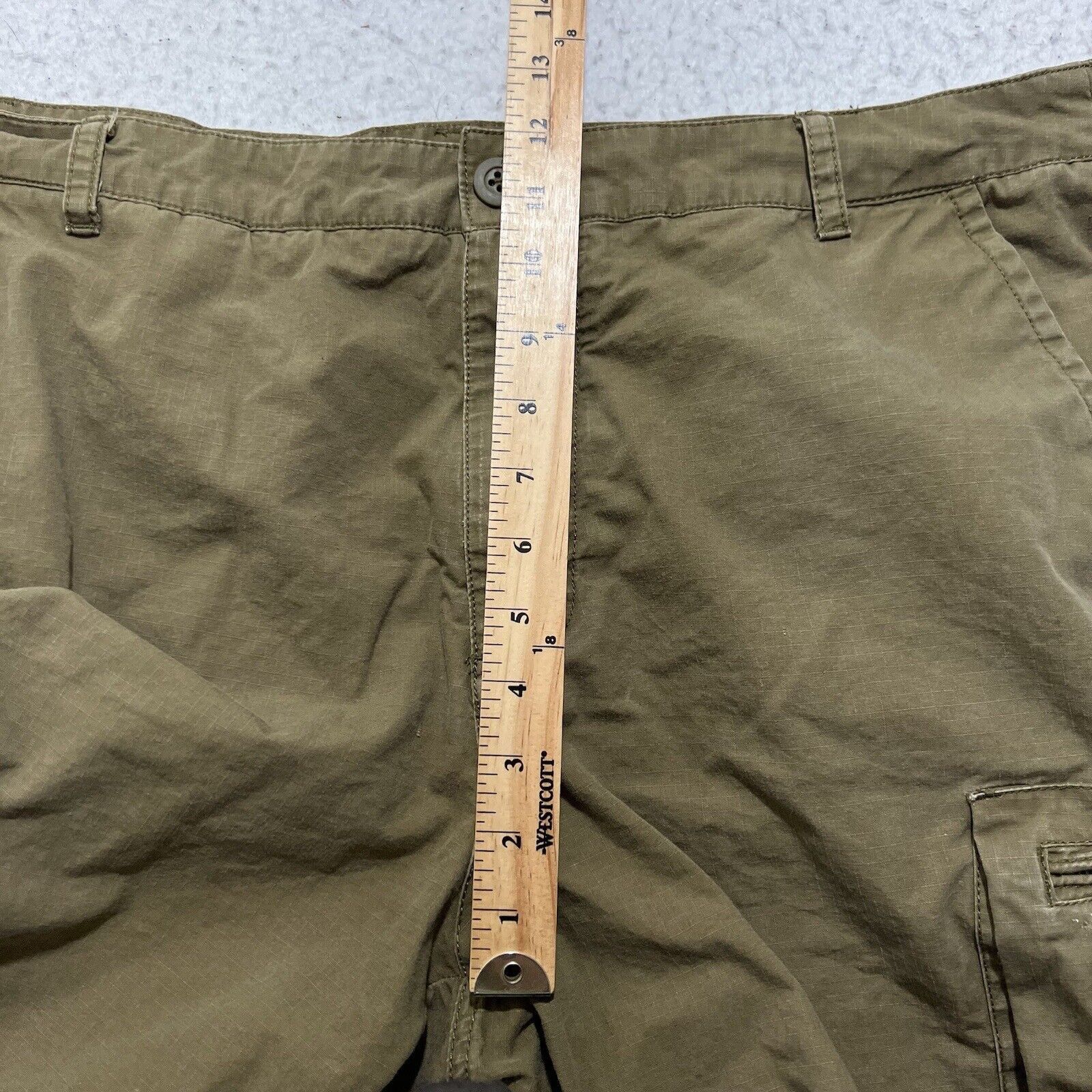 Nike Nike Men's 38 Cargo Pocket 10" Inseam Shorts Olive Green Size US 38 / EU 54 - 11 Thumbnail