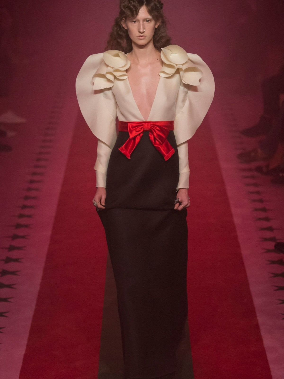 Gucci GUCCI Block Ivory Pleated V-Neckline Red Bow Maxi Gown Size S / US 4 / IT 40 - 1 Thumbnail