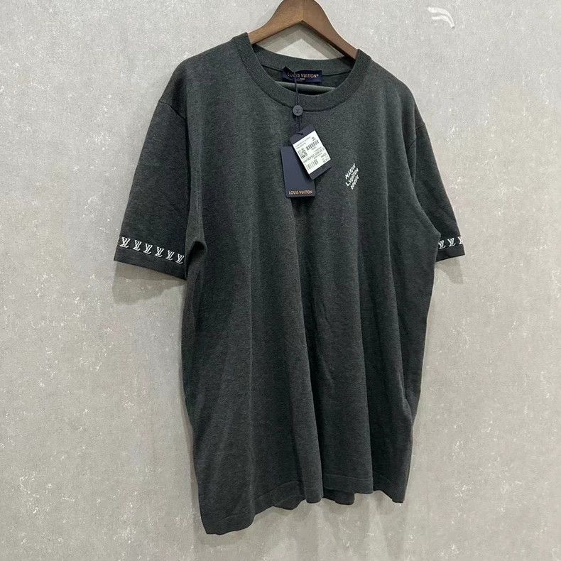 Louis Vuitton Louis Vuitton Cuff letter logo short sleeve Size US XXL / EU 58 / 5 - 3 Thumbnail