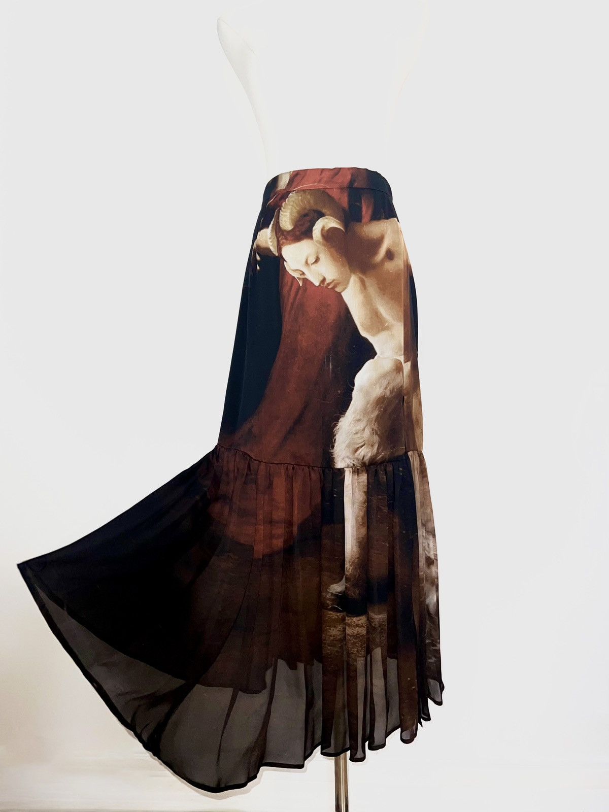 Givenchy Givenchy “Faun” printed silk skirt from the Fall 2015 Size 27" / US 4 / IT 40 - 1 Thumbnail