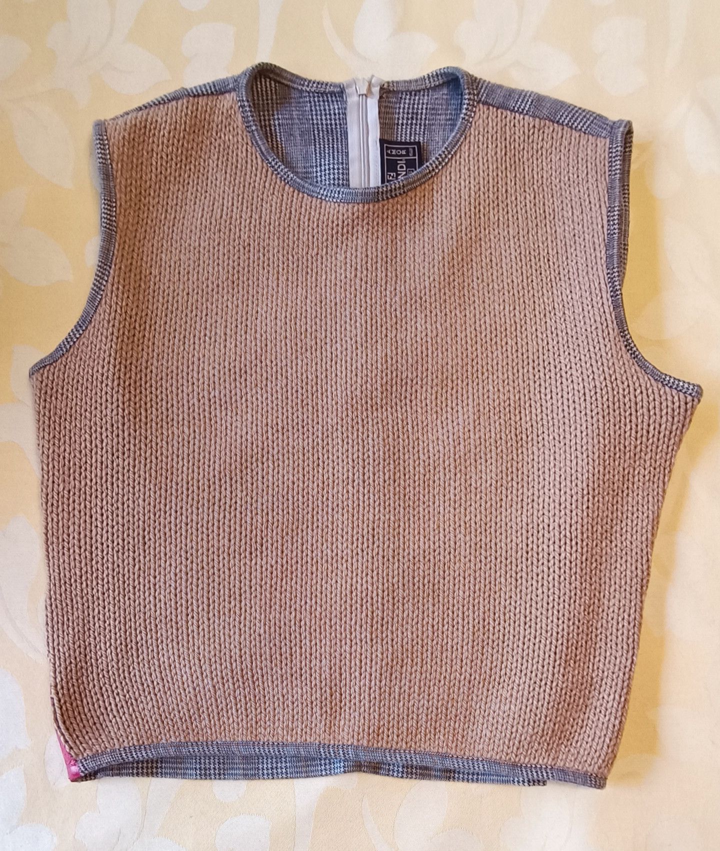 Fendi Top - Camel wool knit front / Prince of Wales check back. Size M / US 6-8 / IT 42-44 - 23 Thumbnail