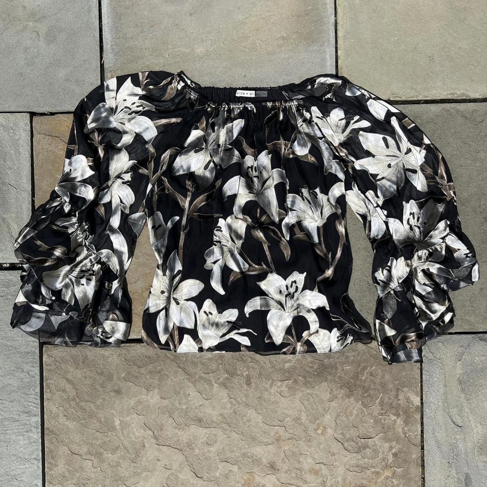 Alice + Olivia Alice + Olivia Silk Blend Ardelia Floral Off Shoulder Blouse Size XS / US 0-2 / IT 36-38 - 1 Thumbnail