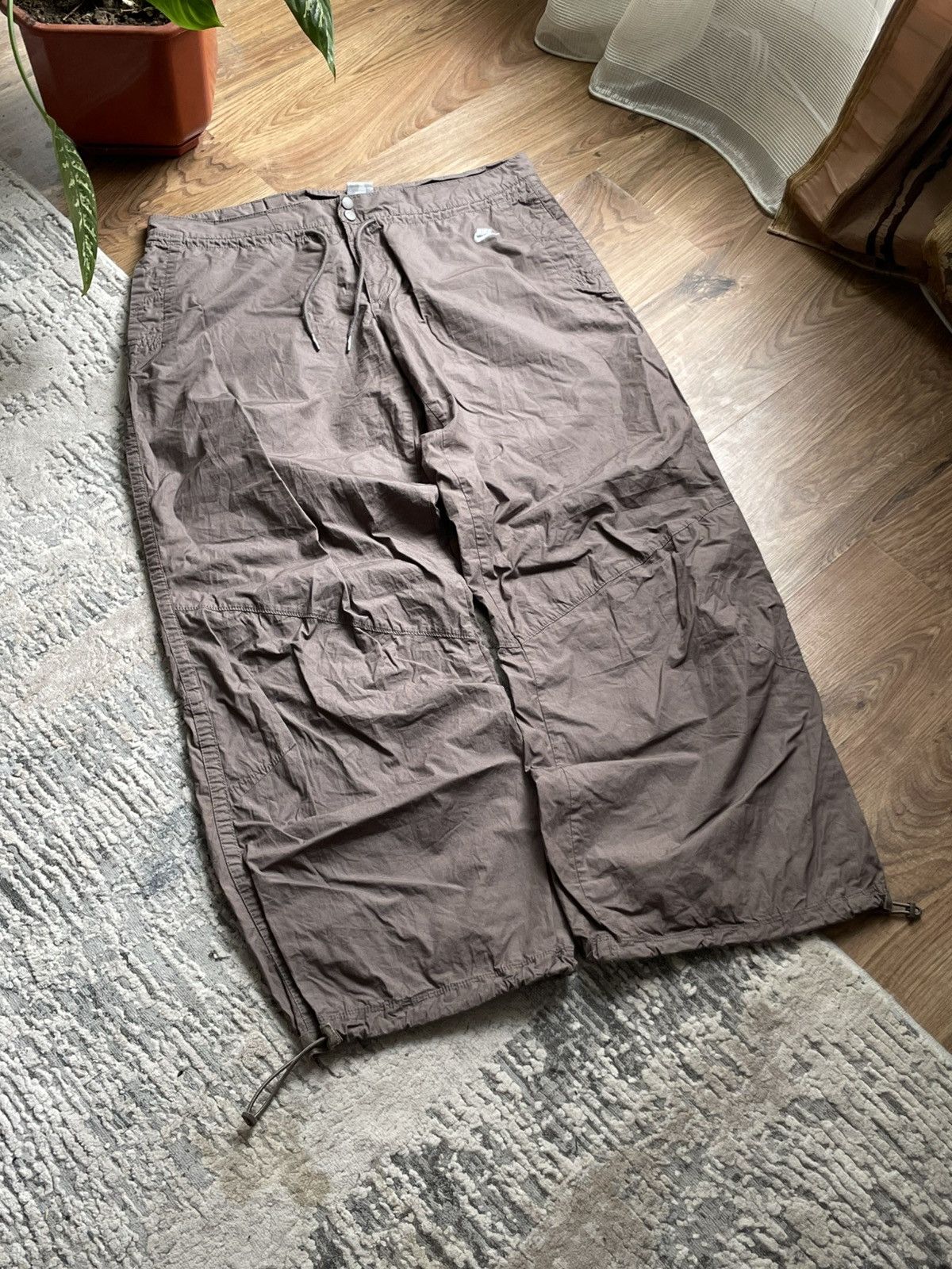 Nike × Vintage Nike Vintage Brown Parachute Pants Size US 34 / EU 50 - 1 Thumbnail